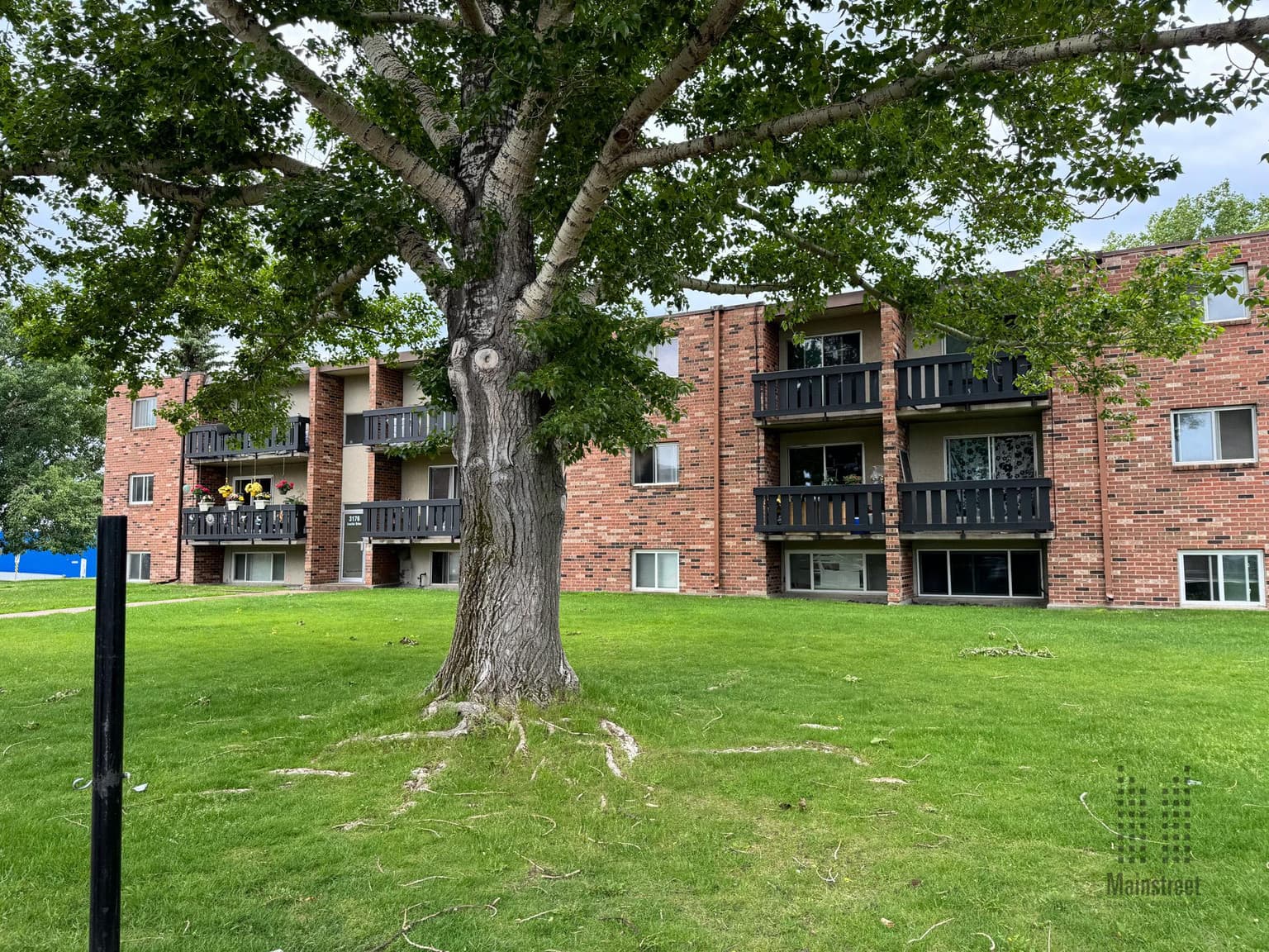 Confederation Park Apartments I & II — 1 Bedroom - Photo 2