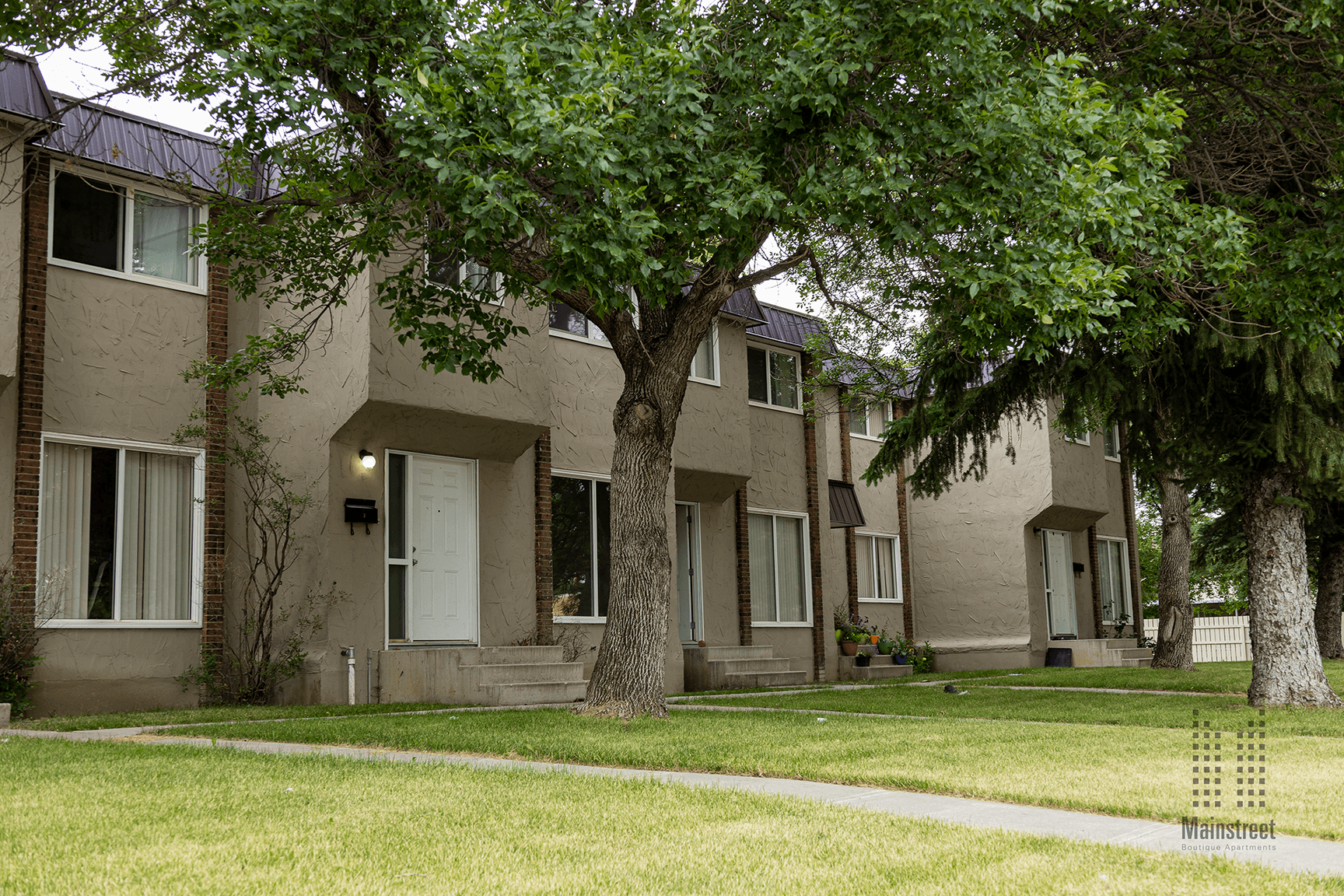 University Townhomes — 3 Bedroom - Photo 3