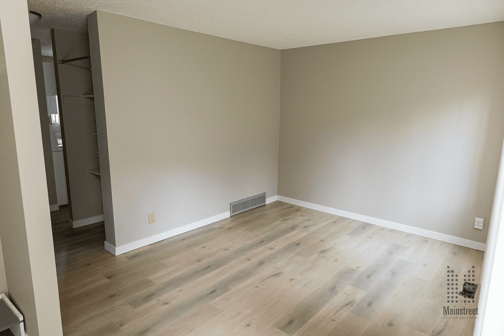 University Townhomes — 3 Bedroom - Photo 5