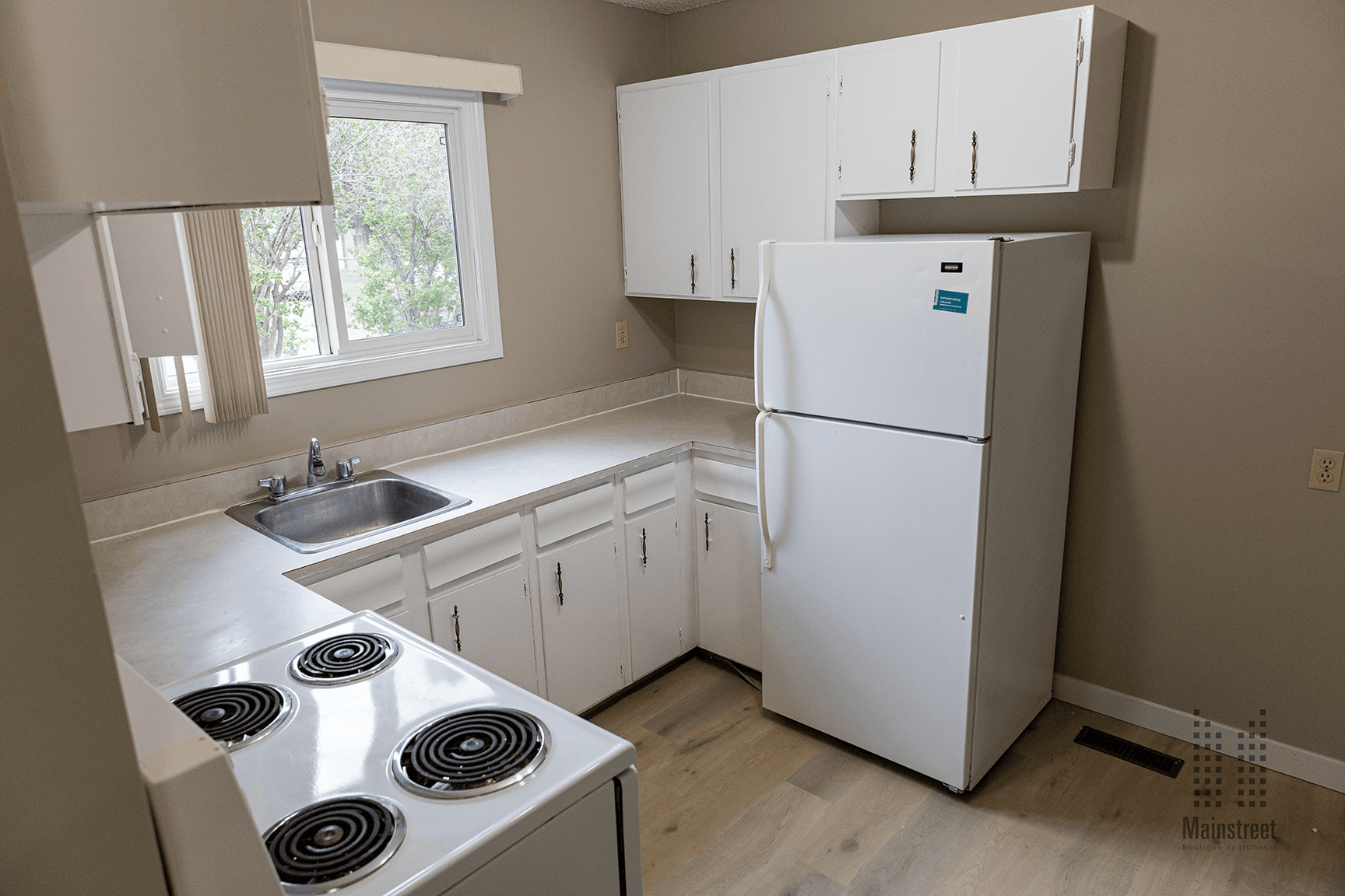 University Townhomes — 3 Bedroom - Photo 6