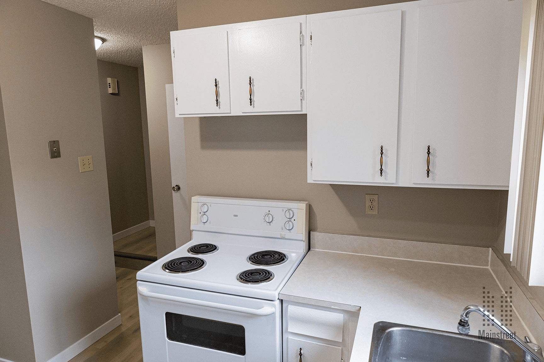 University Townhomes — 3 Bedroom - Photo 7