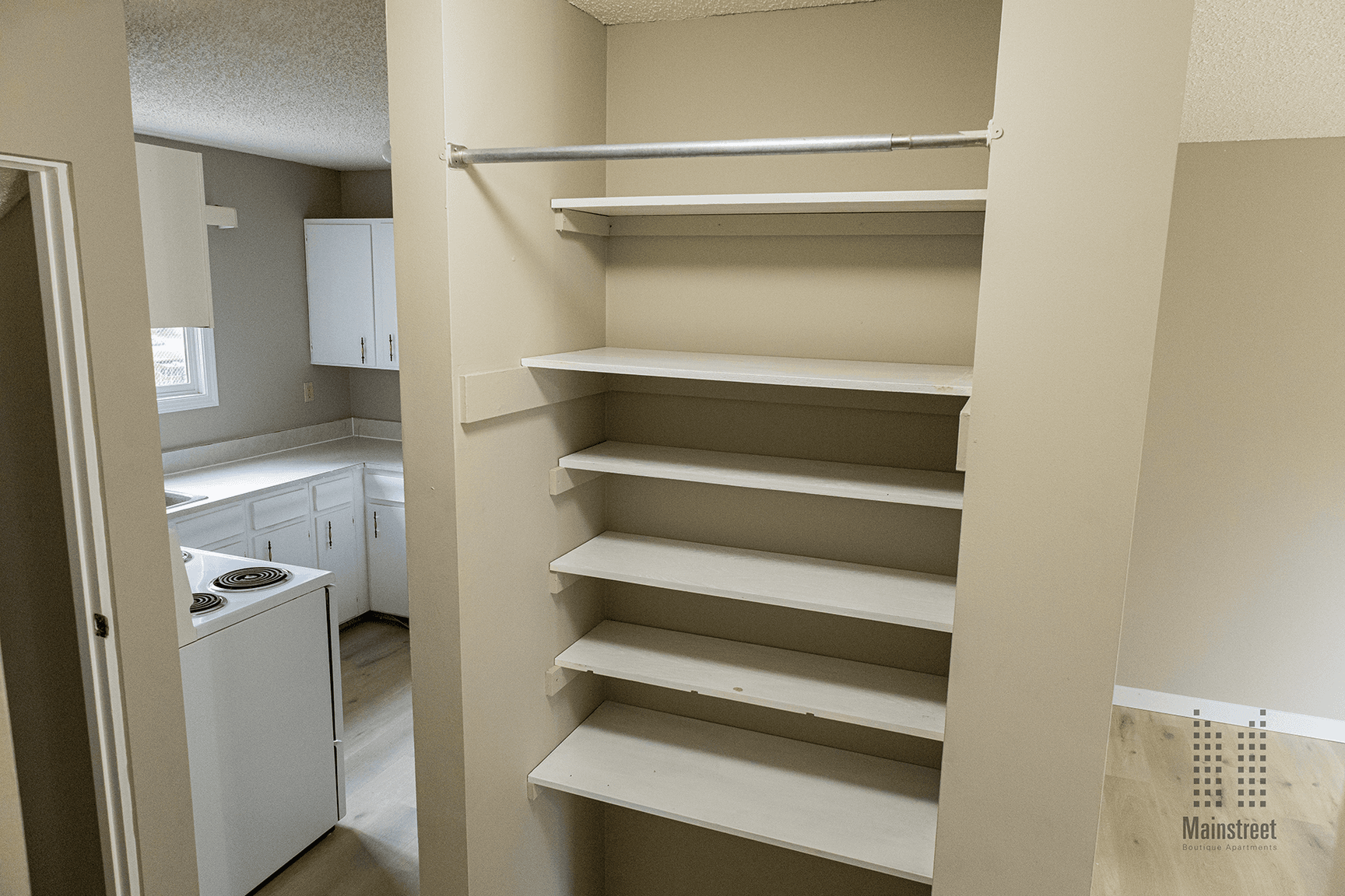 University Townhomes — 3 Bedroom - Photo 8