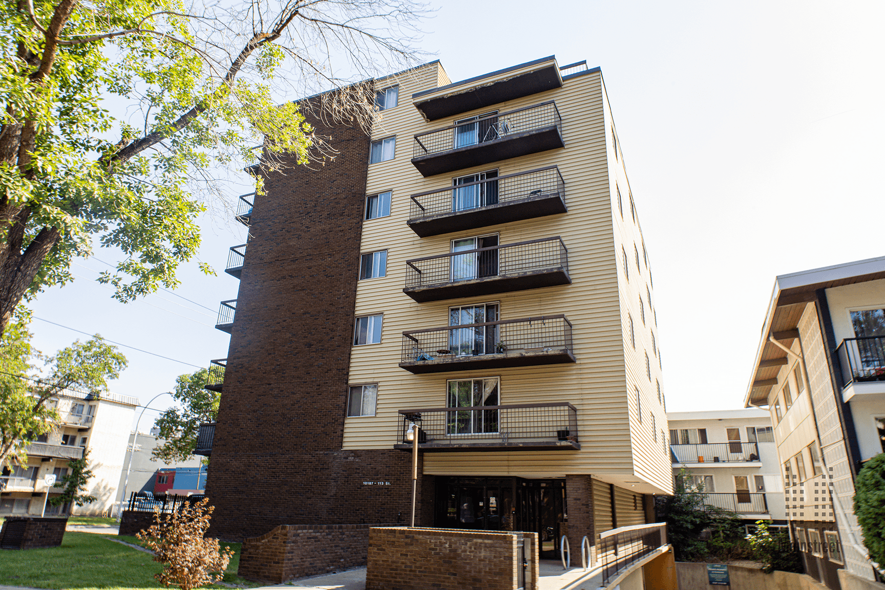 Oliver Place 1 — Bachelor - Photo 2
