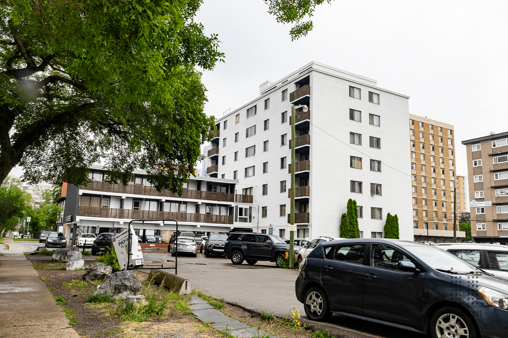 Downtown Edmonton Apartments — Bachelor - Photo 10