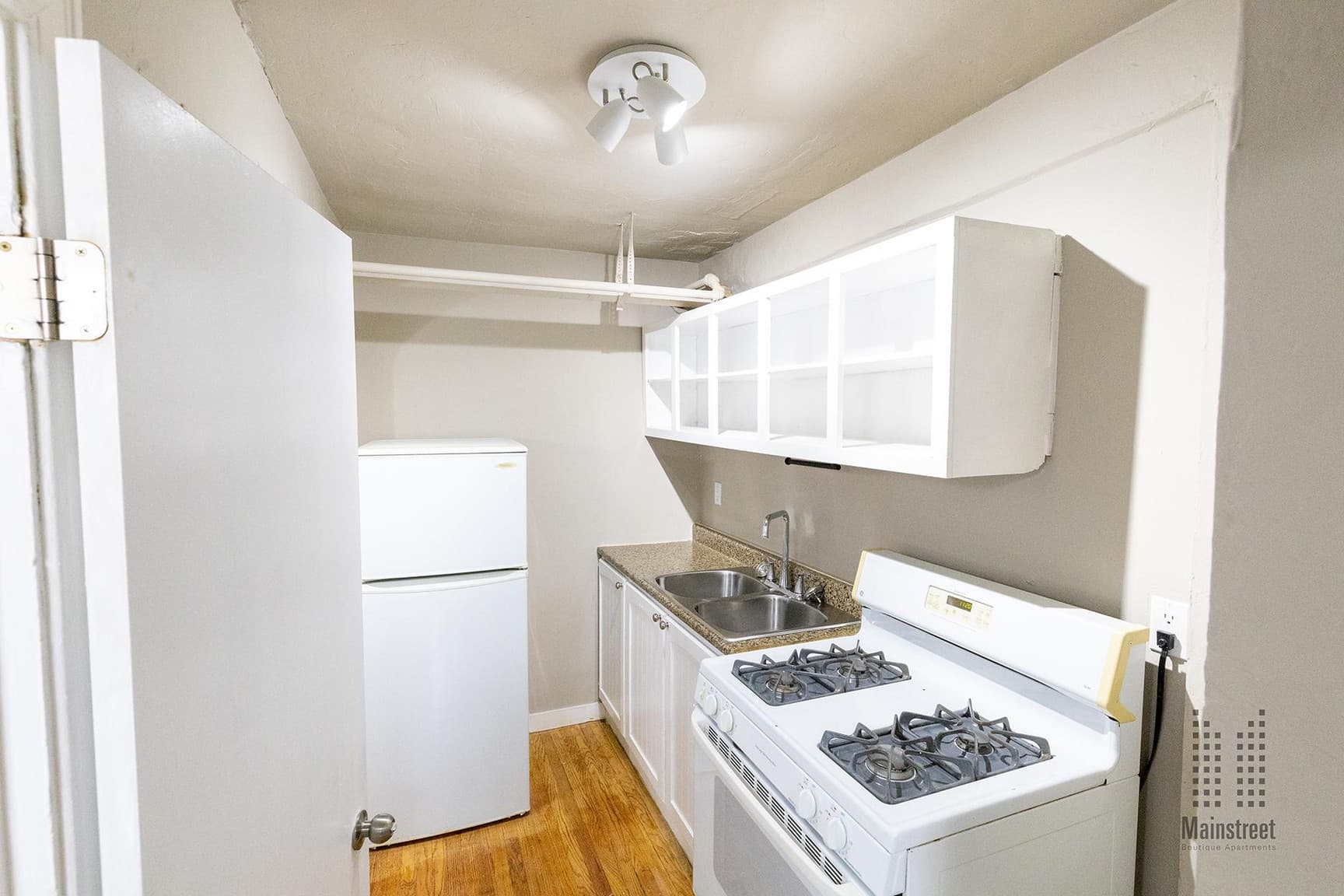 Mission on 2nd Apartments — 2 Bedroom - Photo 2
