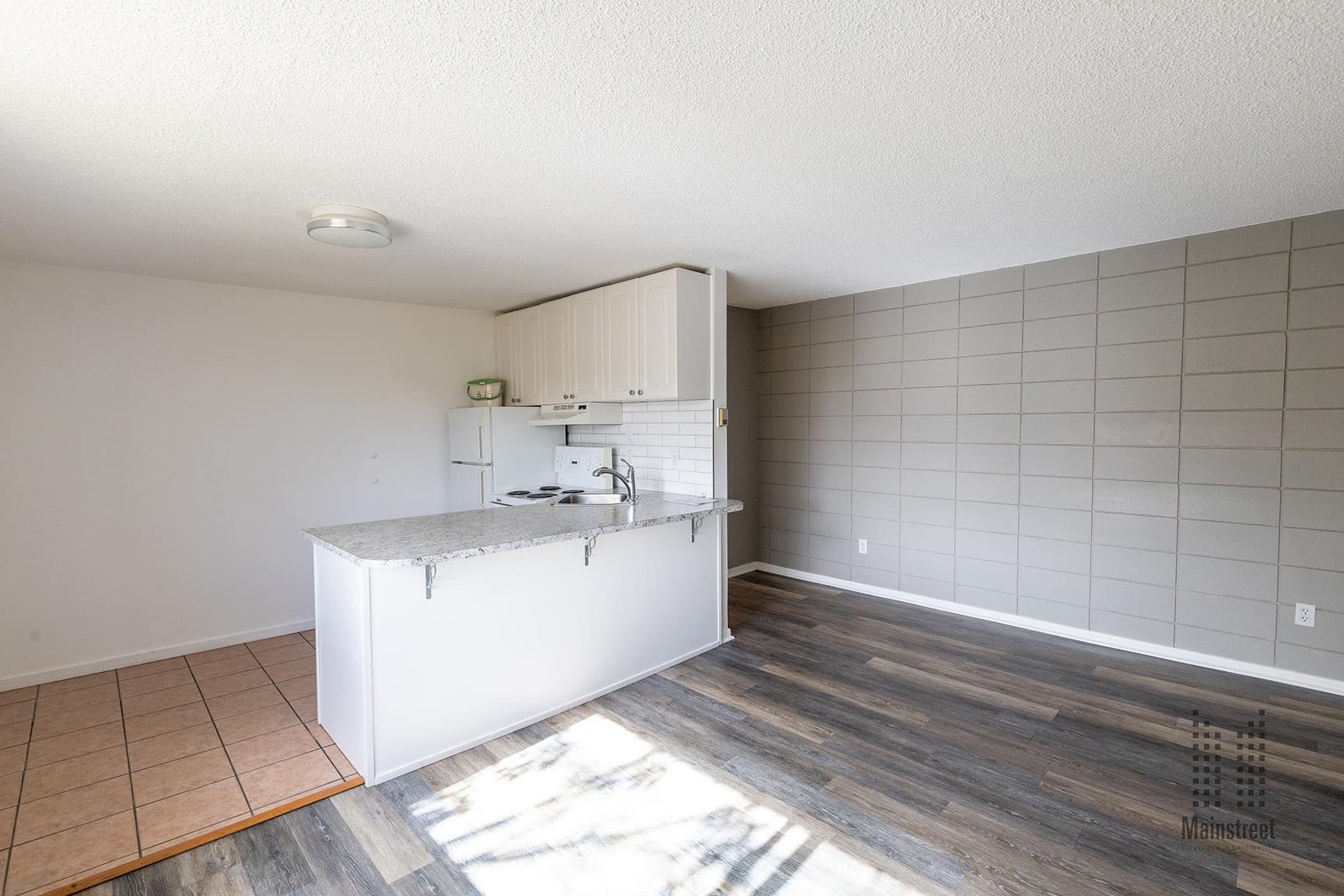 Mount Royal on 14th Apartments — 1 Bedroom - Photo 8
