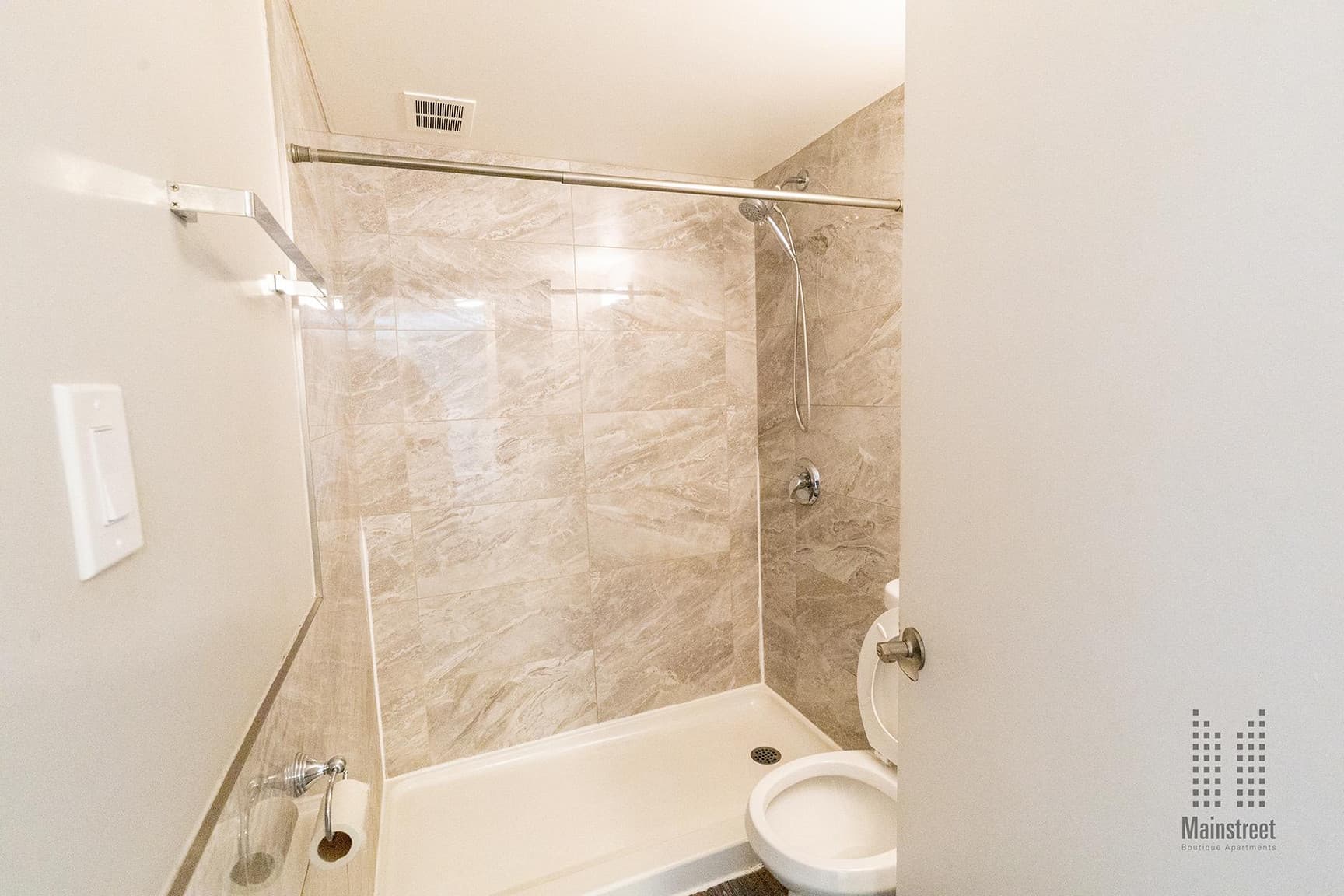 Mount Royal on 14th Apartments — 1 Bedroom - Photo 12