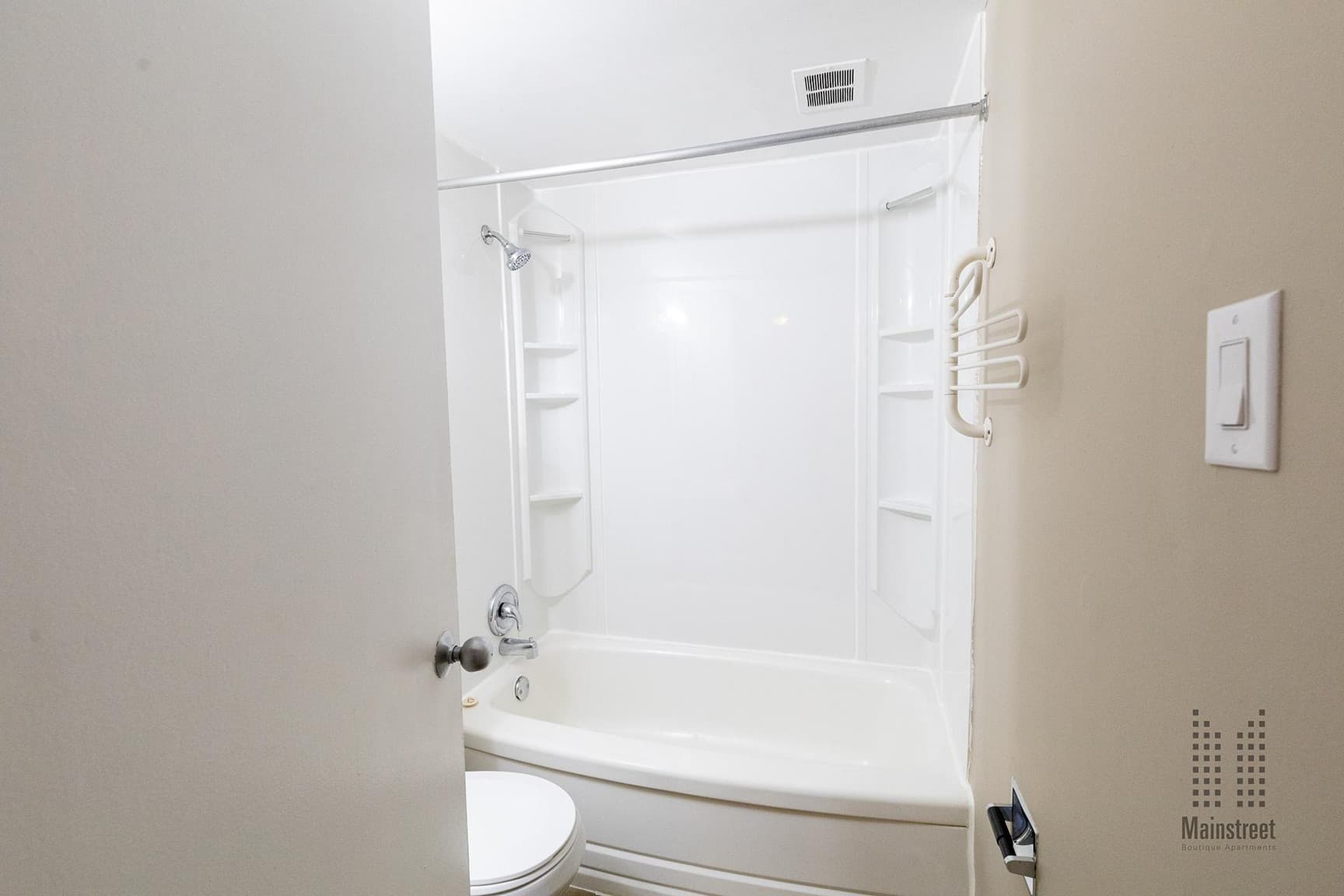 Mount Royal on 14th Apartments — 1 Bedroom - Photo 25