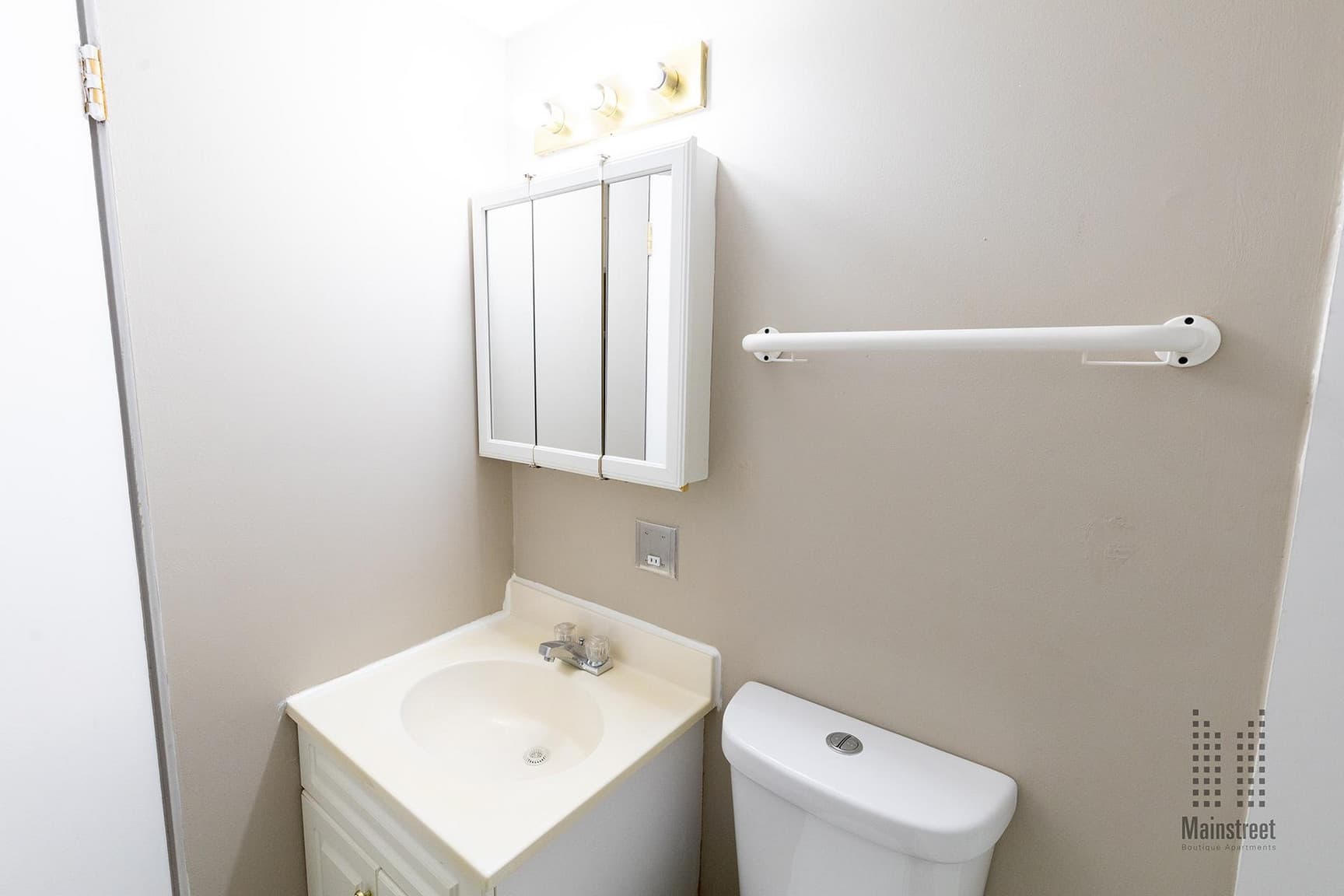 Mount Royal on 14th Apartments — 1 Bedroom - Photo 26