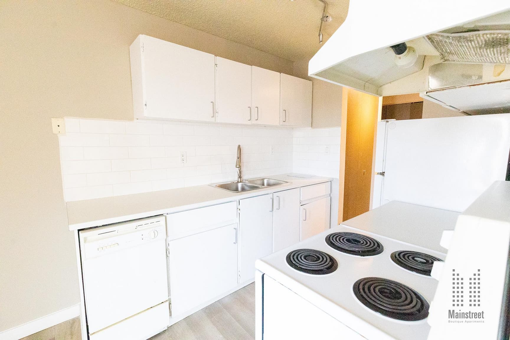 Renfrew Corner Apartments — 1 bedroom - Photo 16