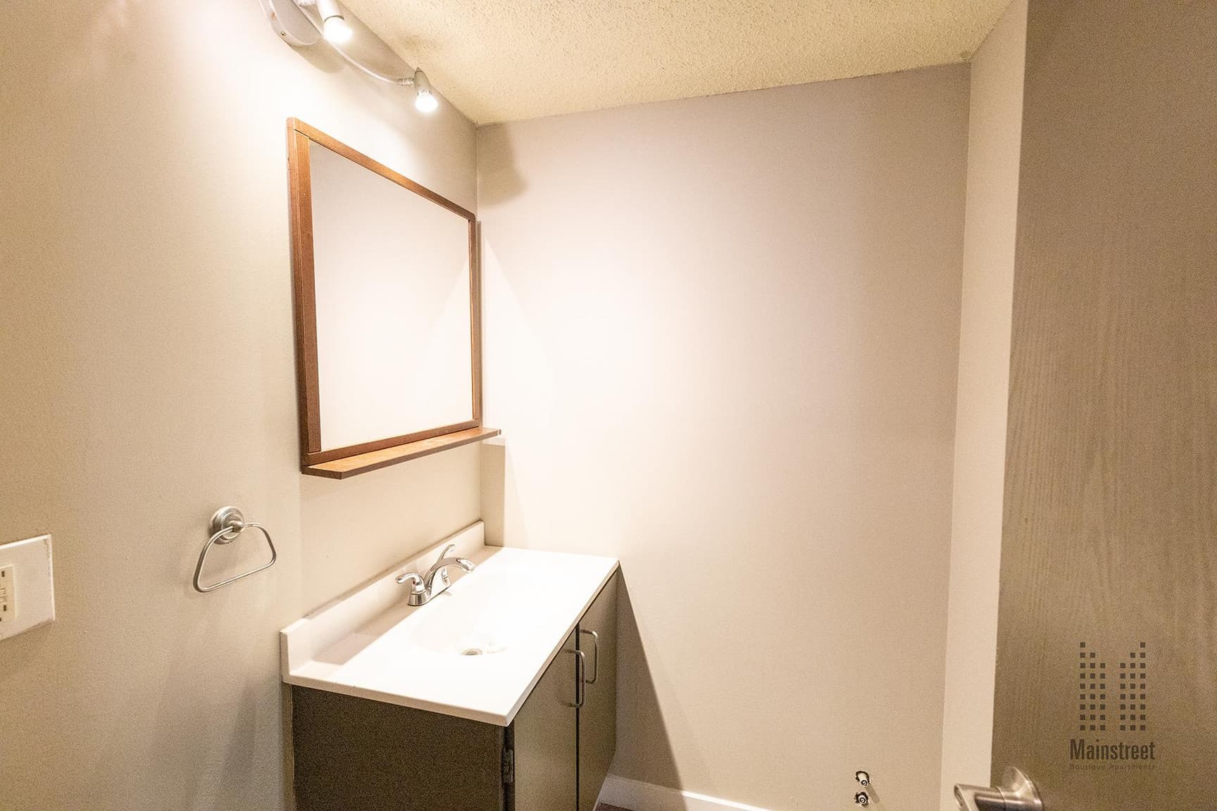 Renfrew Corner Apartments — 1 bedroom - Photo 8