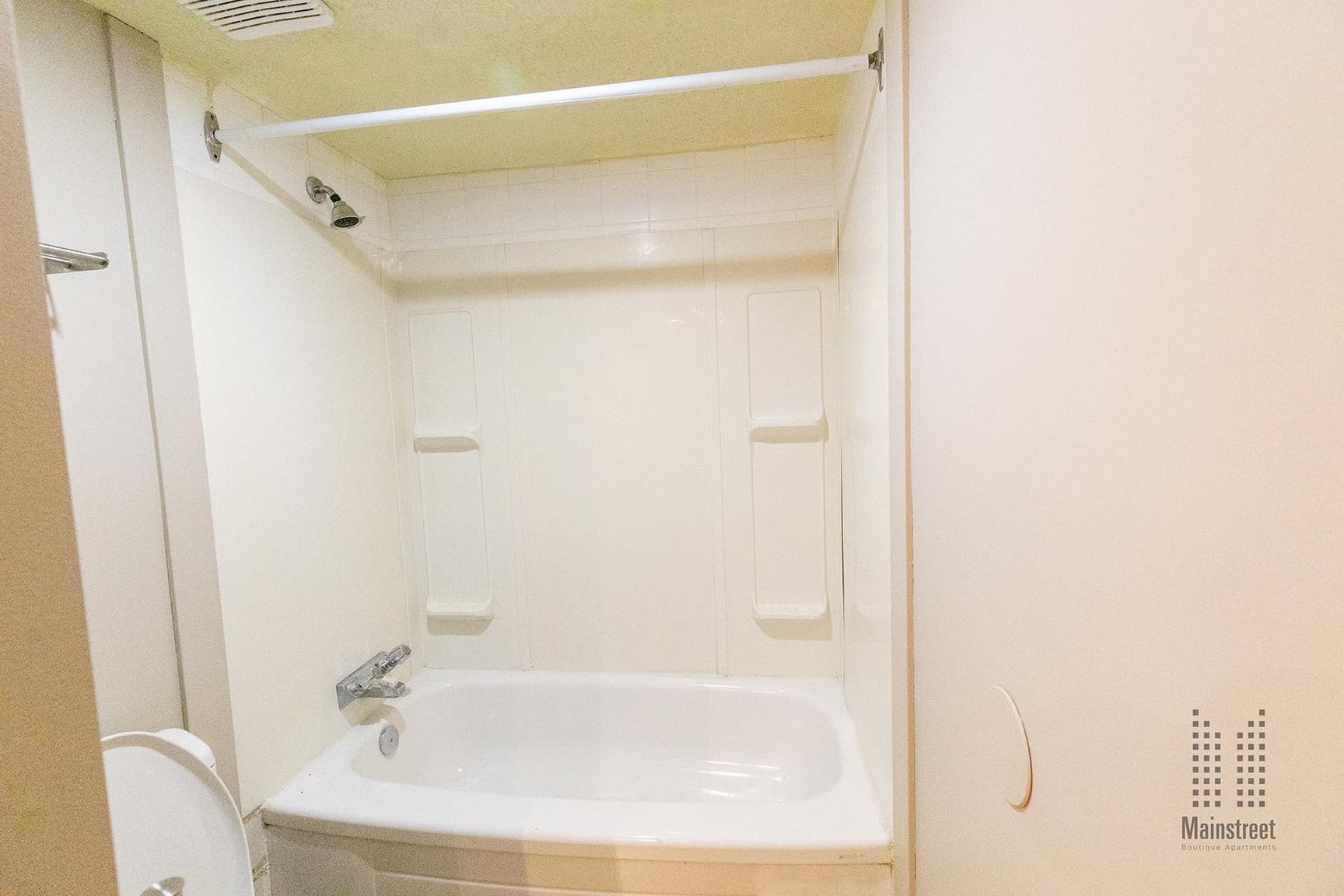 Renfrew Corner Apartments — 1 bedroom - Photo 18