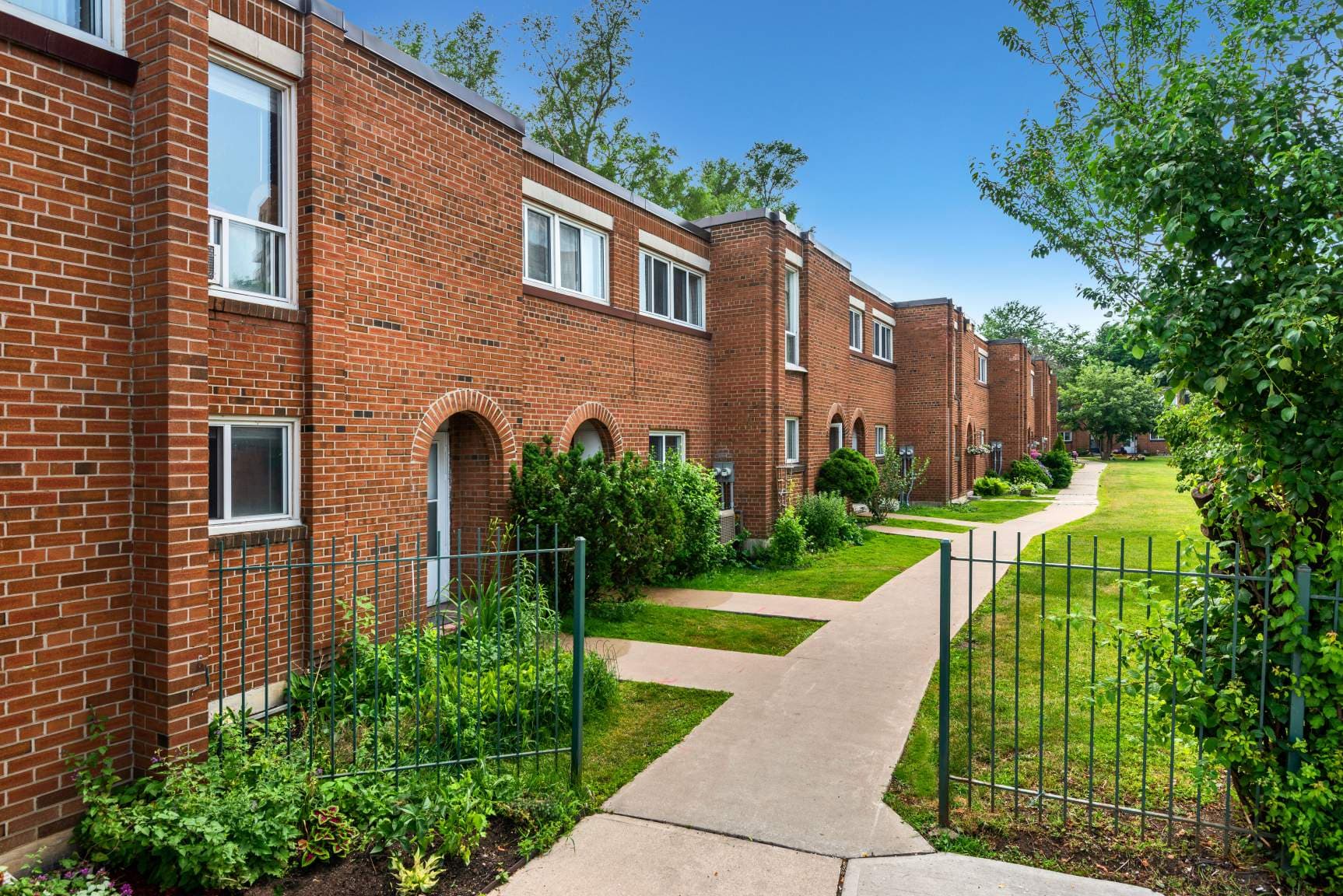 150 - 160 Cactus Avenue — 3 Bedroom - Photo 3