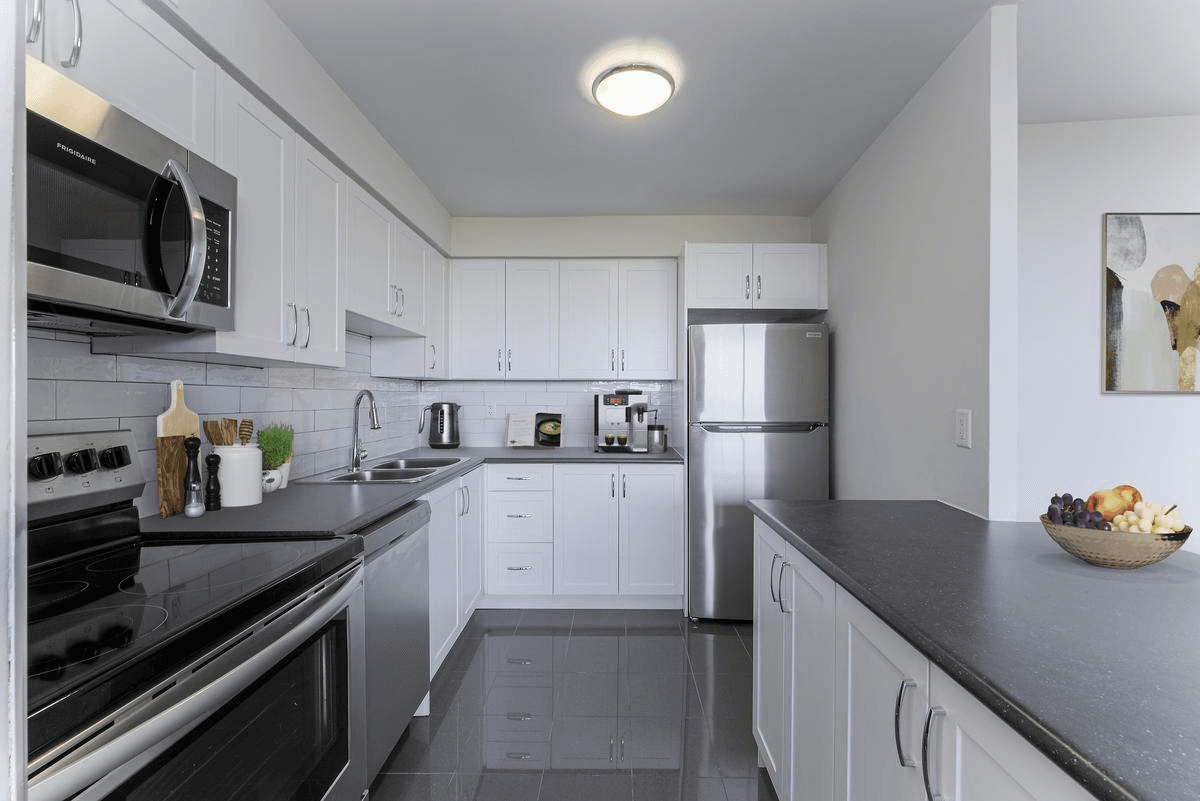 2570 Kingston Road — 1 Bedroom - Photo 6
