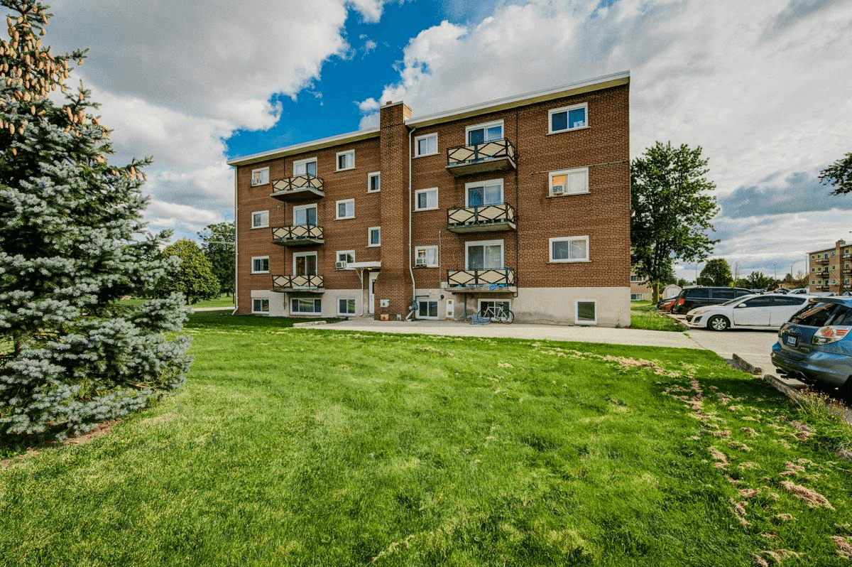 92-106 Borden Street & 9-41 Essex Street - Photo 2