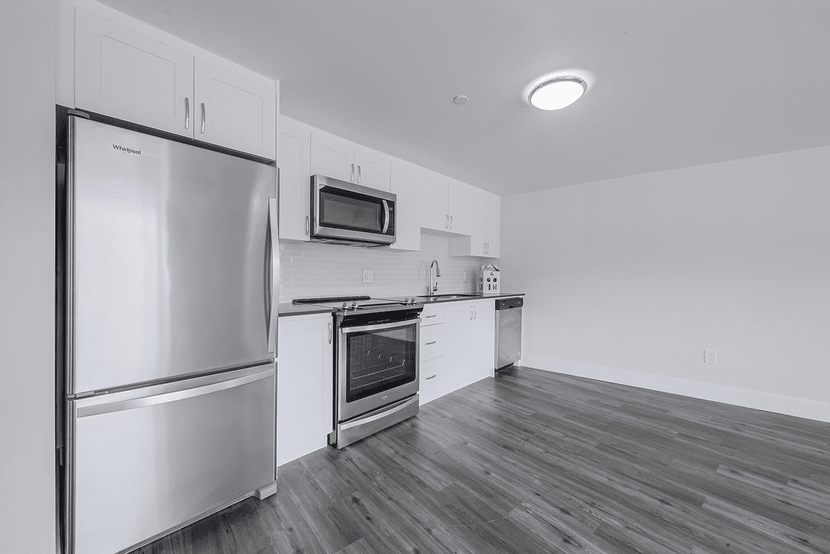 7 Elizabeth Street North — 2 Bedroom - Photo 5