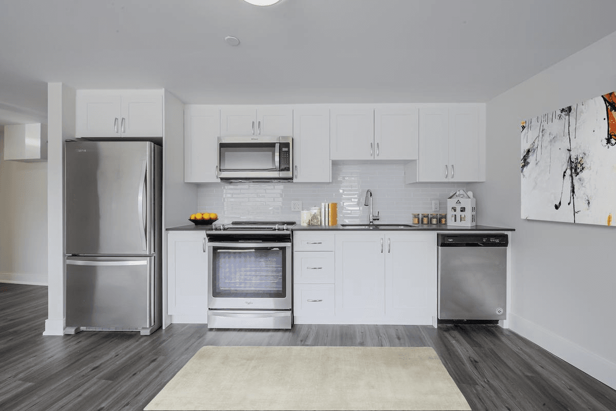 7 Elizabeth Street North — 2 Bedroom - Photo 8