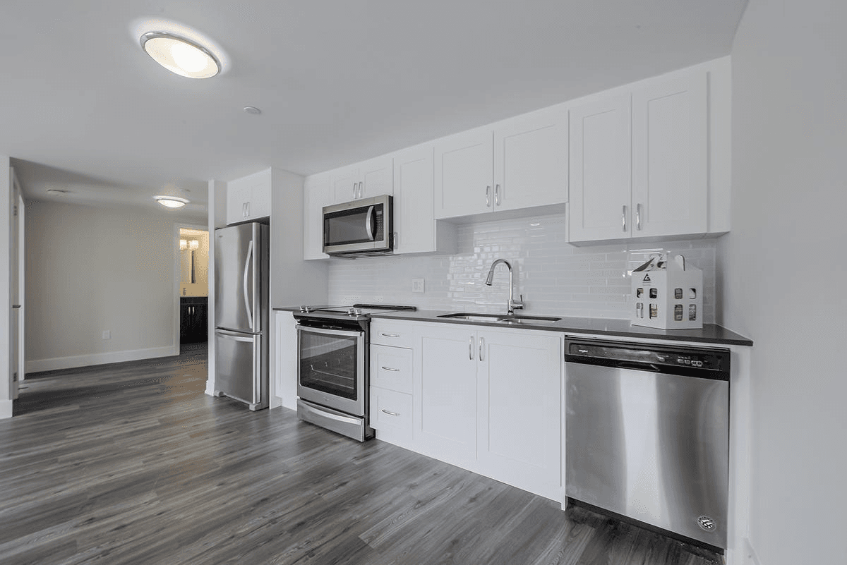 7 Elizabeth Street North — 2 Bedroom - Photo 9