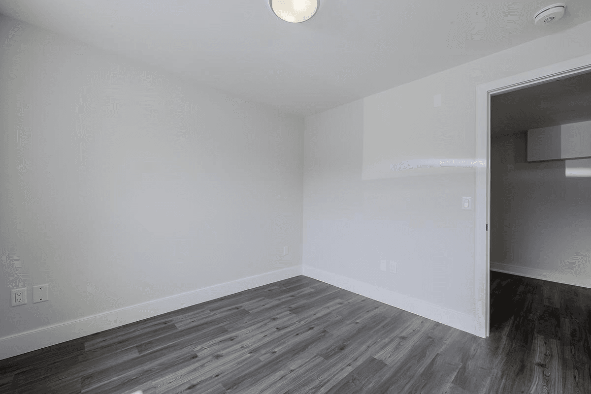 7 Elizabeth Street North — 2 Bedroom - Photo 14