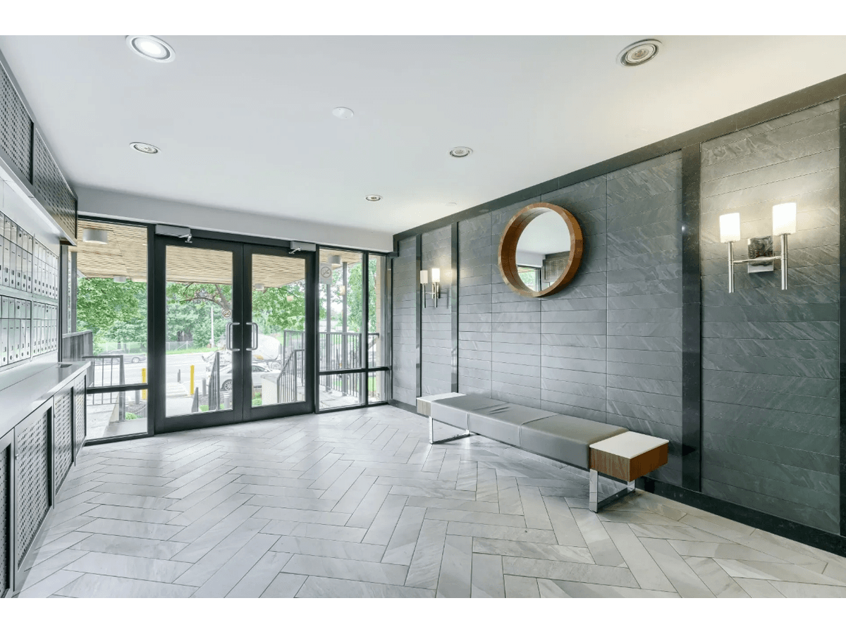 2175 Avenue Road - Photo 4