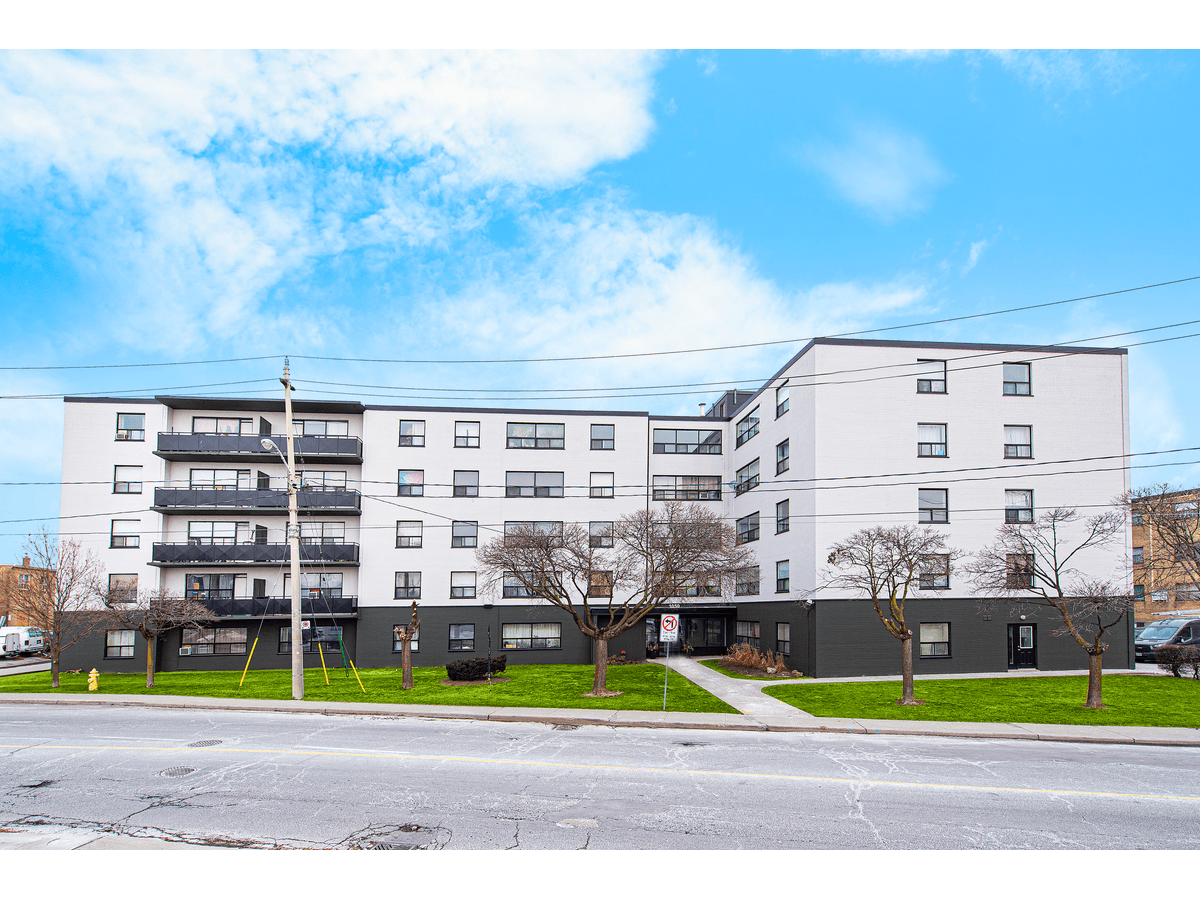 1050 Castlefield Avenue - Photo 1