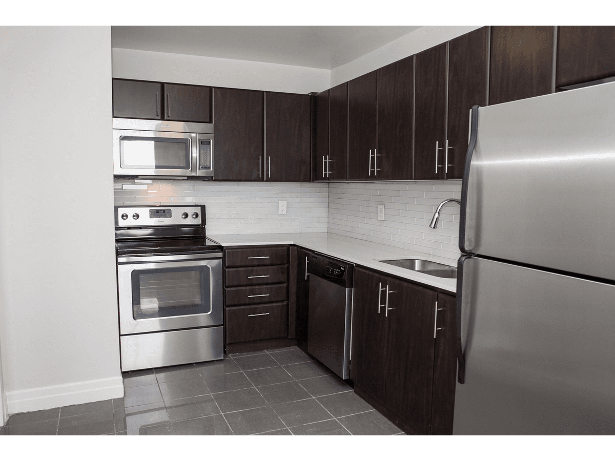 28 Helene Street North — 1 Bedroom - Photo 20