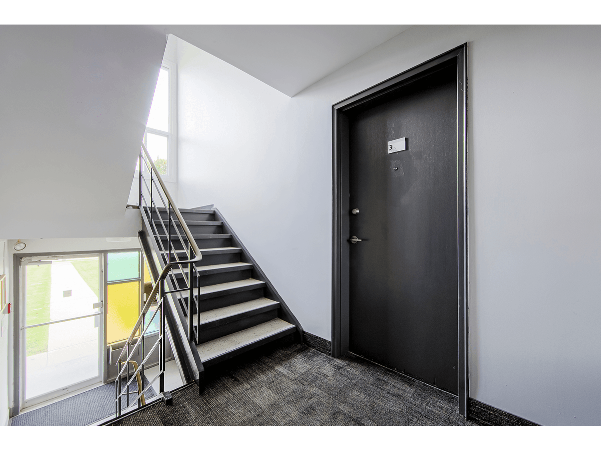 5-19 Amos Avenue & 340-358 Erb Street West — 1 Bedroom - Photo 8