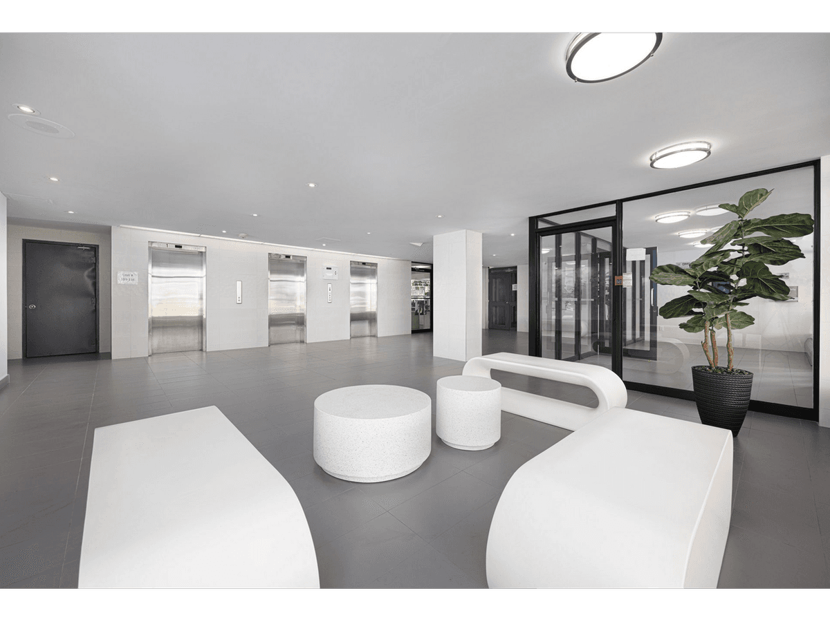 2233 - 2235 Hurontario Street — 1 Bedroom - Photo 3