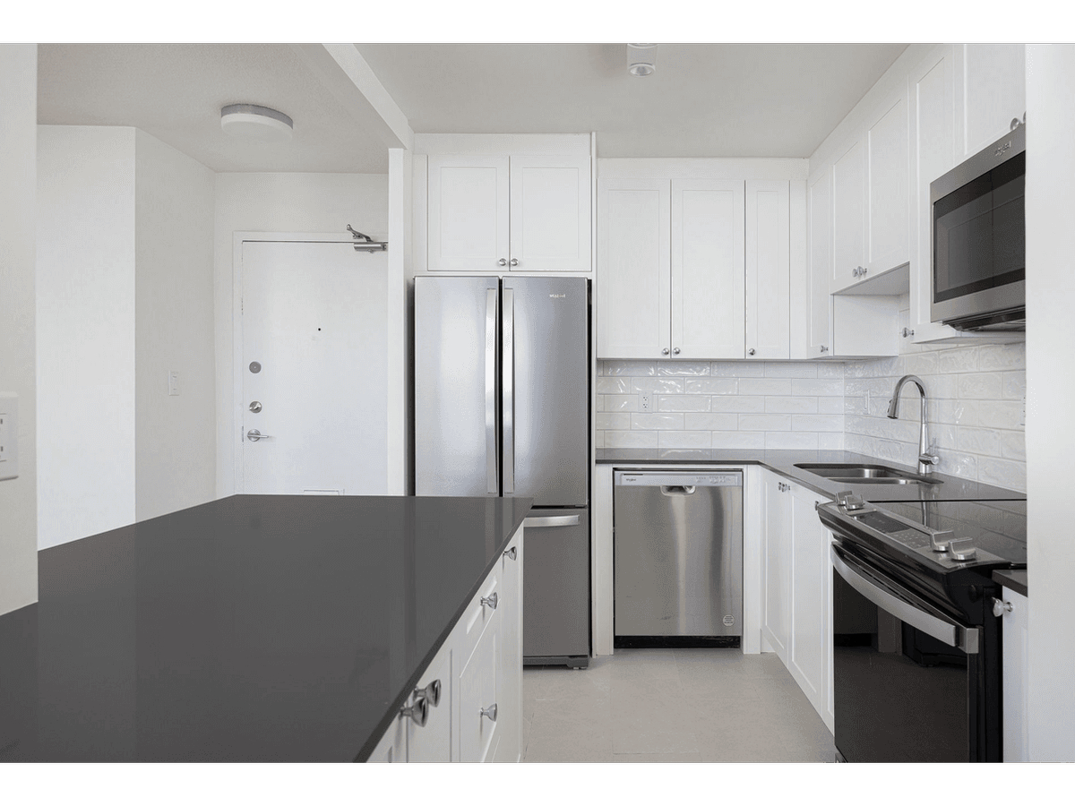 2233 - 2235 Hurontario Street — 1 Bedroom - Photo 5
