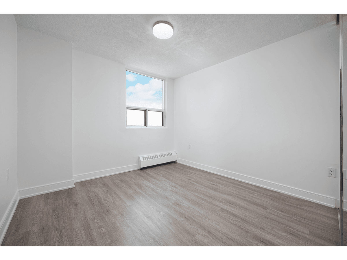 3122 Hurontario Street — 2 Bedroom - Photo 11