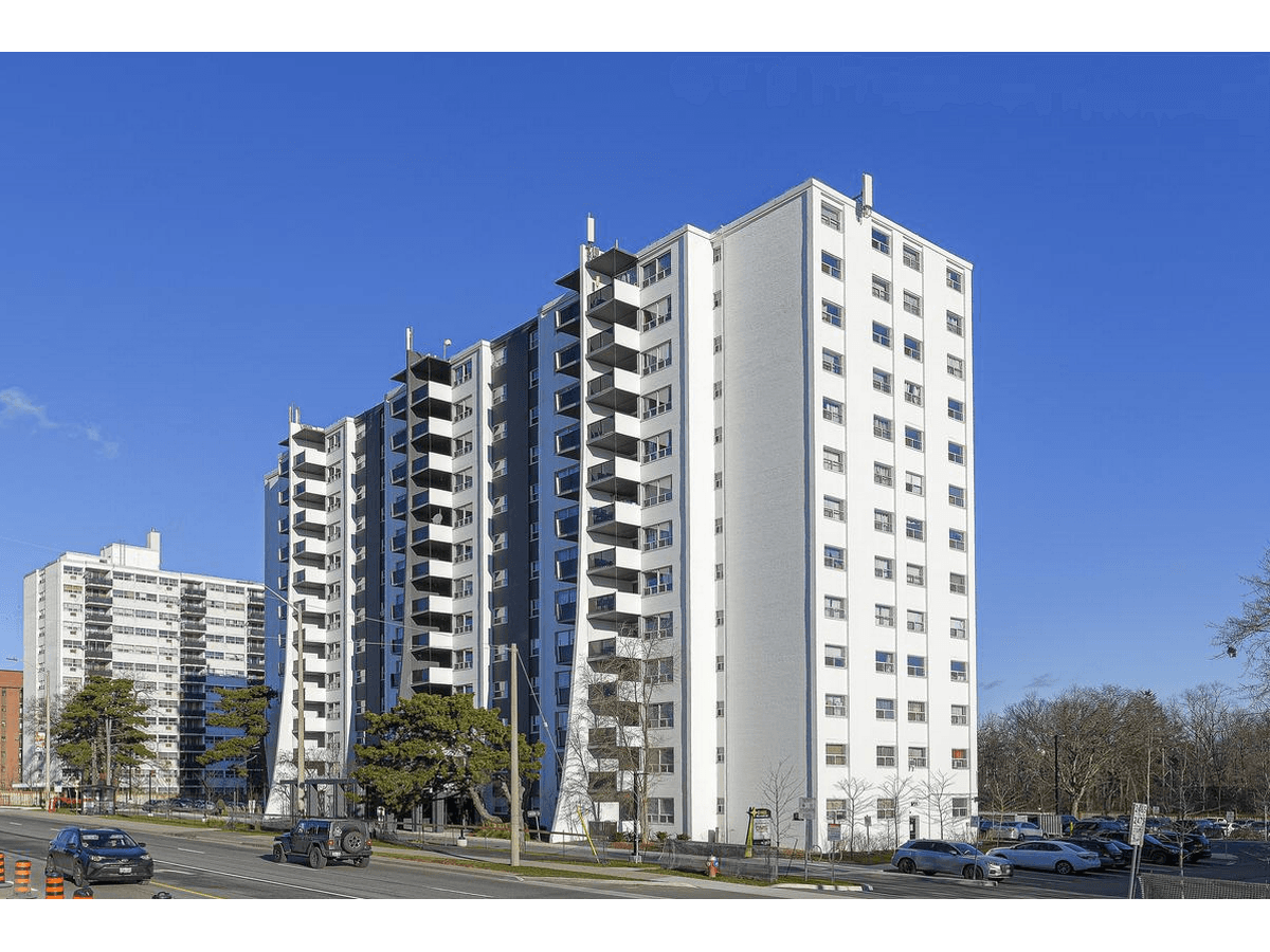 2465 Hurontario Street — 1 Bedroom - Photo 14
