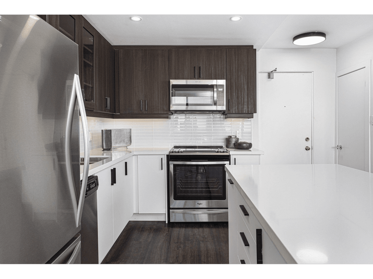 2465 Hurontario Street — 1 Bedroom - Photo 3