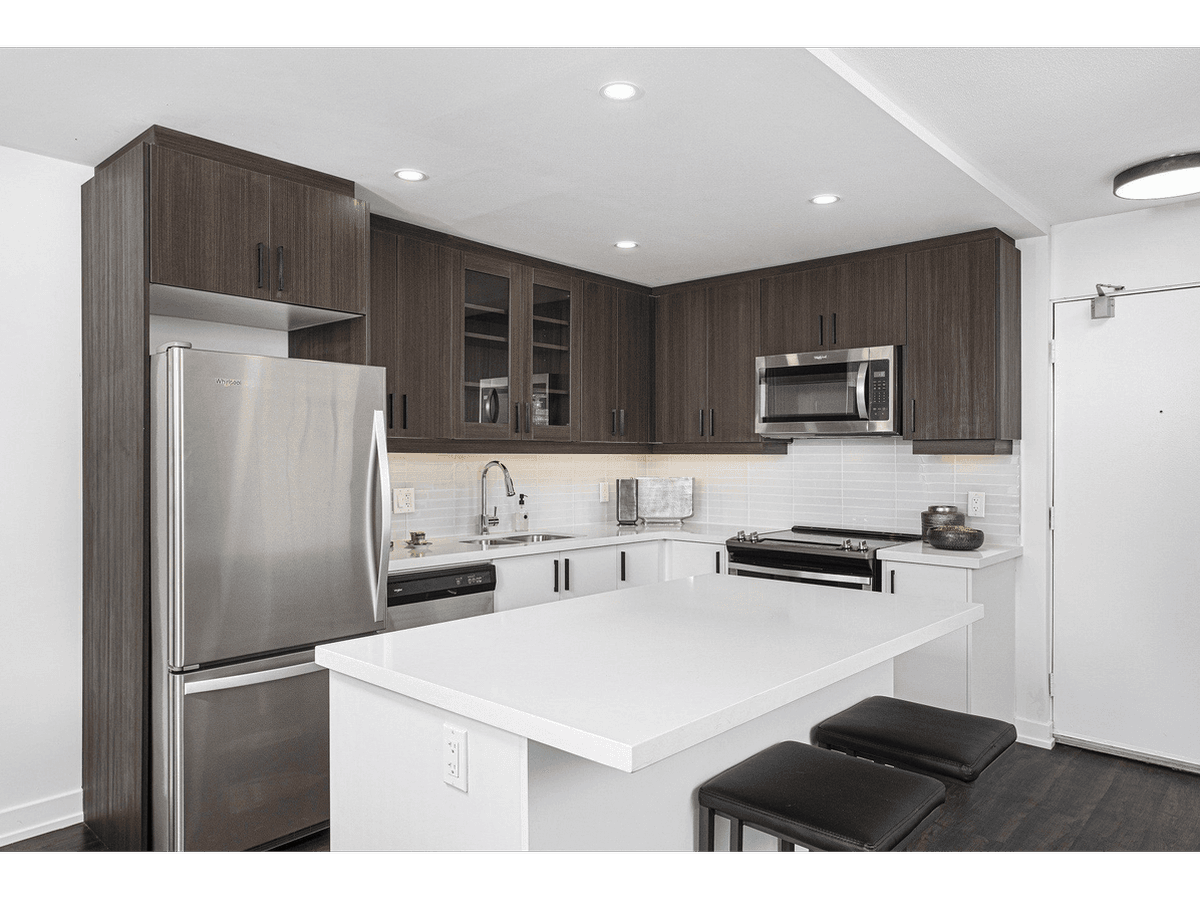 2465 Hurontario Street — 1 Bedroom - Photo 7