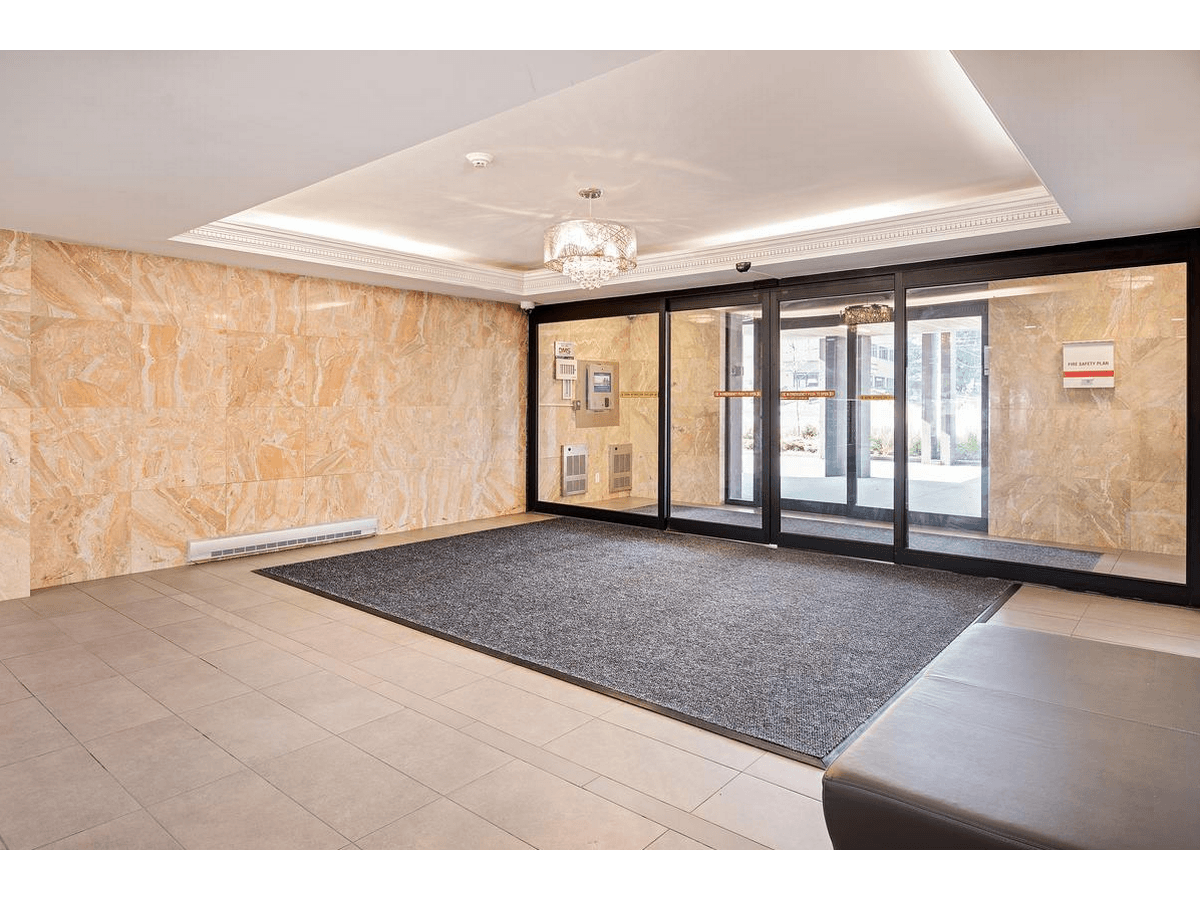2465 Hurontario Street — 1 Bedroom - Photo 10