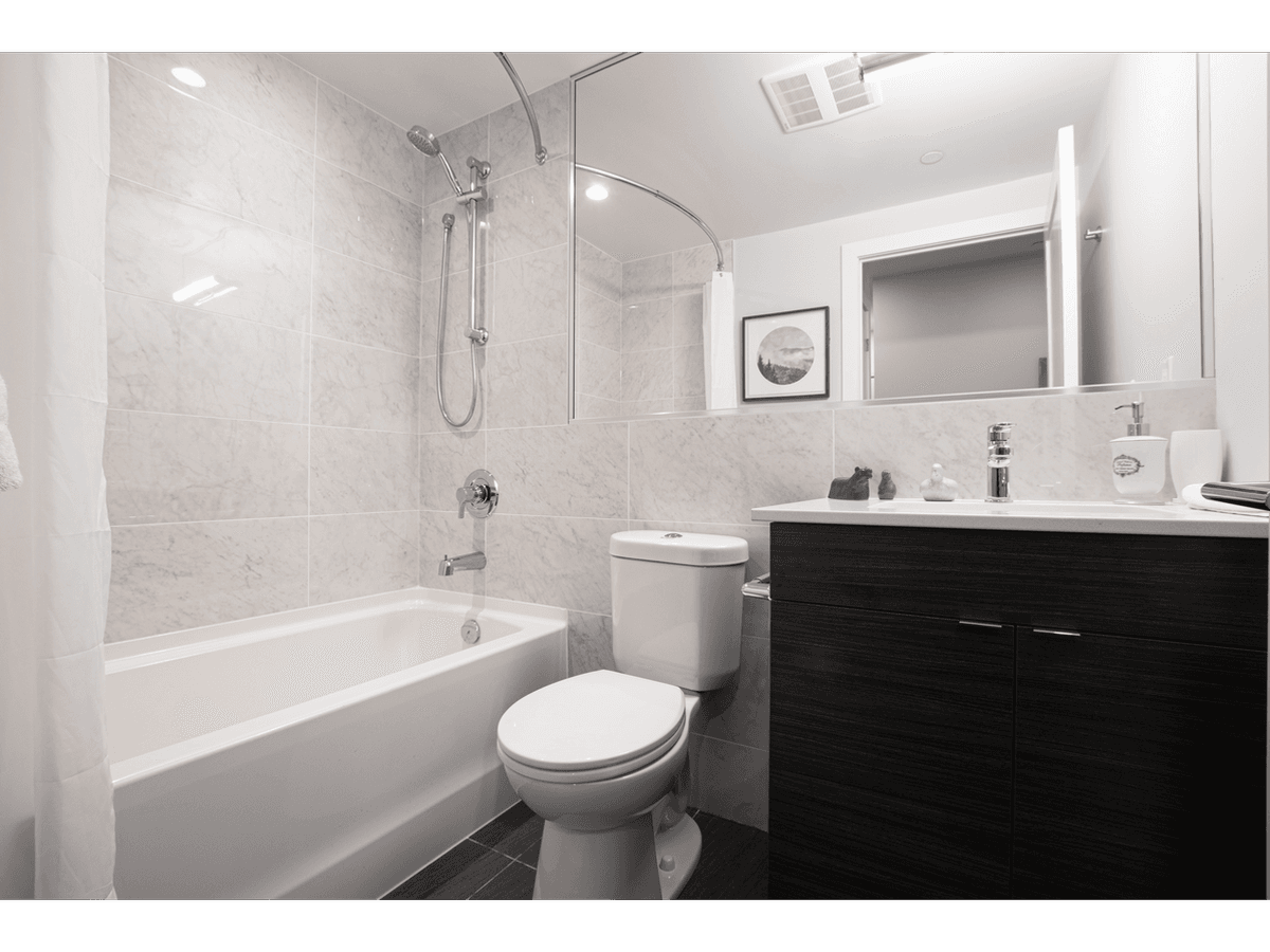 2475 Hurontario Street — 1 Bedroom - Photo 6