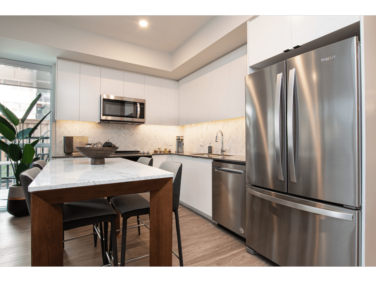 2475 Hurontario Street — 1 Bedroom - Photo 2