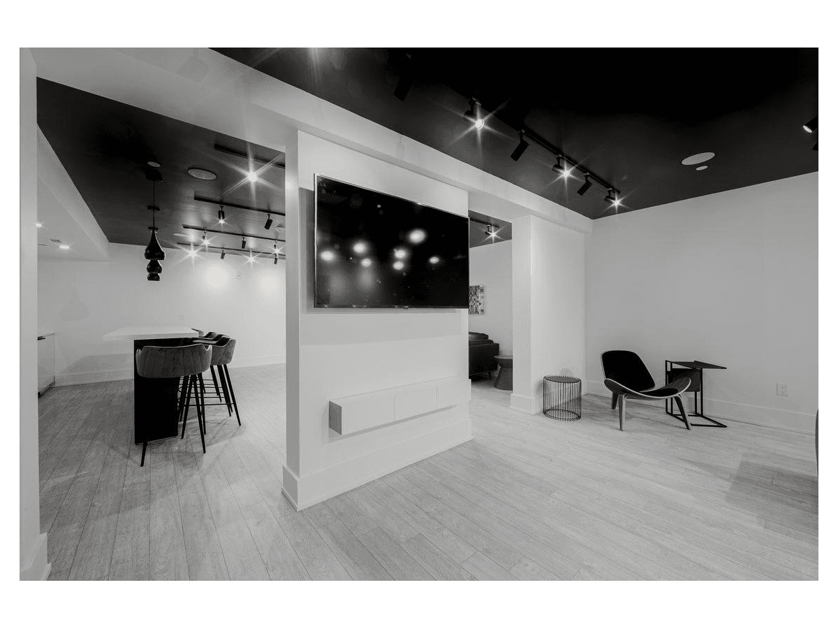 2475 Hurontario Street — 1 Bedroom - Photo 19