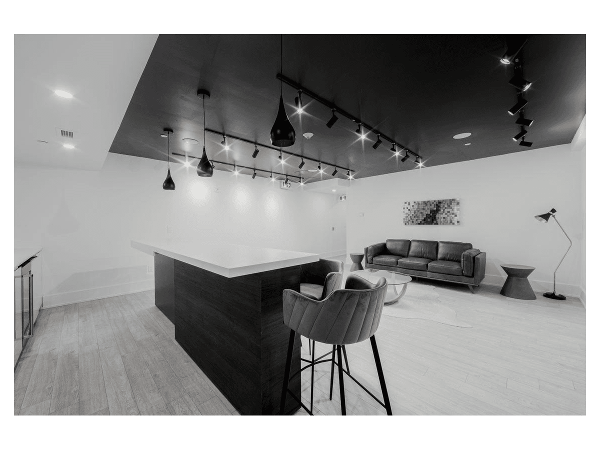 2475 Hurontario Street — 1 Bedroom - Photo 20