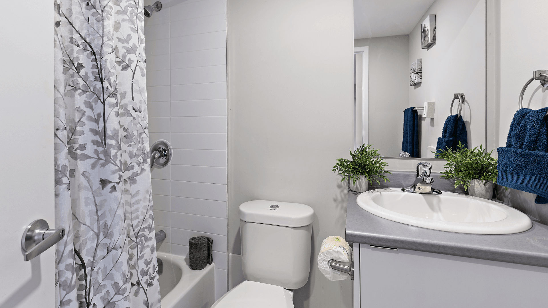 1577 Lawrence Avenue West — 2 Bedroom - Photo 9