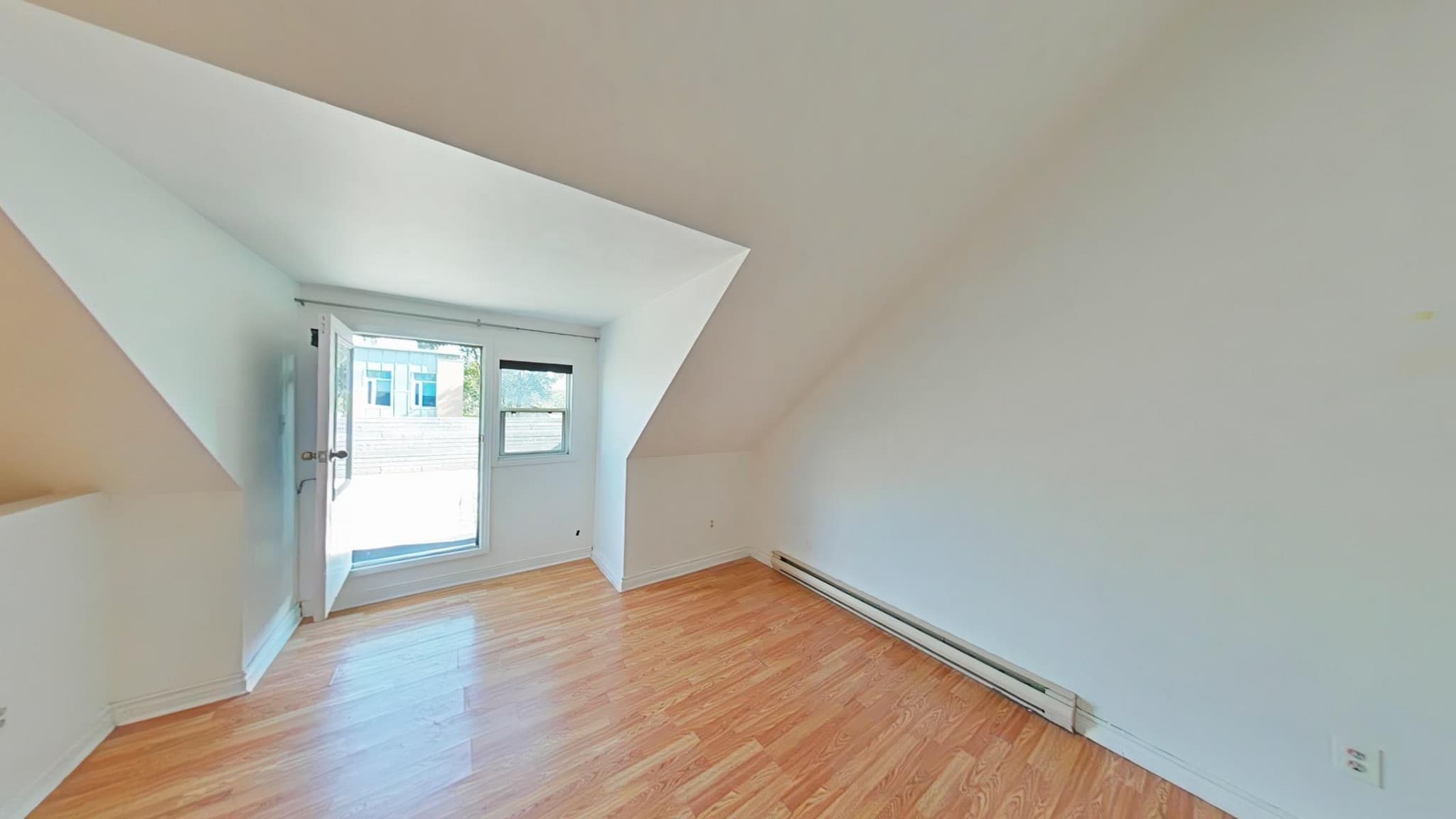 998 Queen Street East — 1 Bedroom - Photo 11