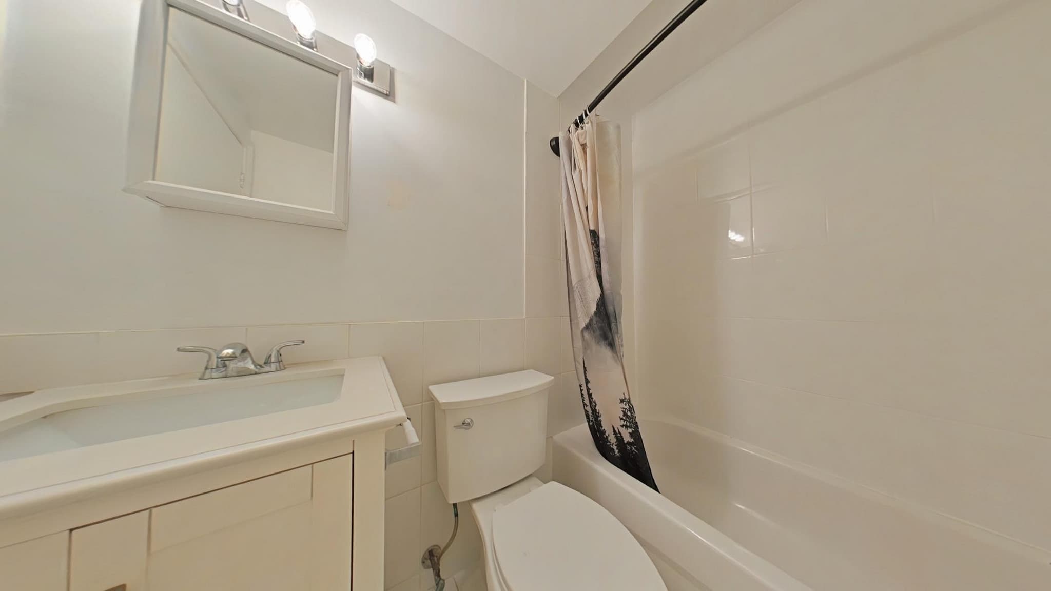 998 Queen Street East — 1 Bedroom - Photo 5