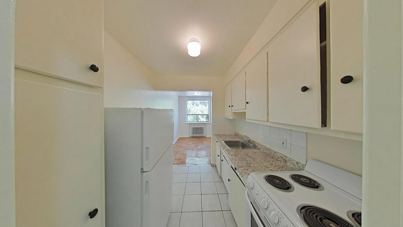 1589–1607 Victoria Park Ave — 1 Bedroom - Photo 3