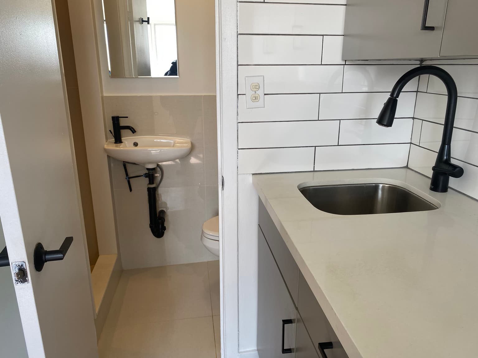 229 Carlton Street — Junior 1 Bedroom - Photo 7