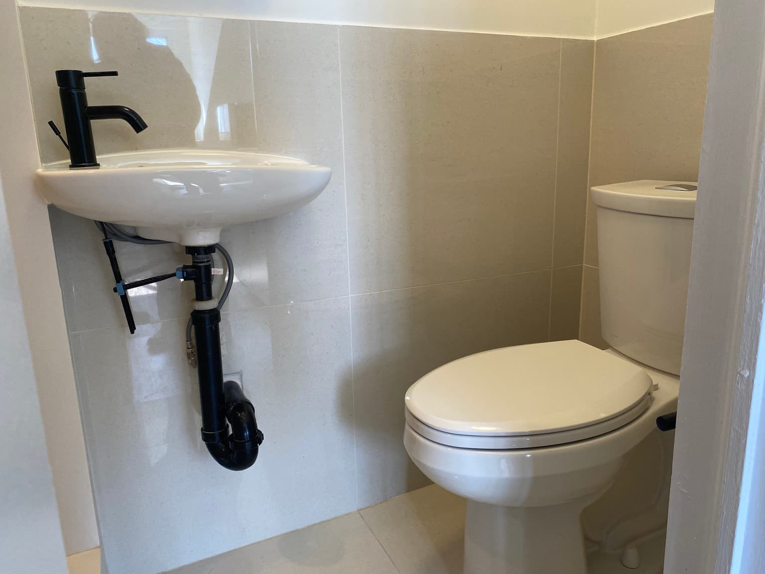 229 Carlton Street — Junior 1 Bedroom - Photo 8