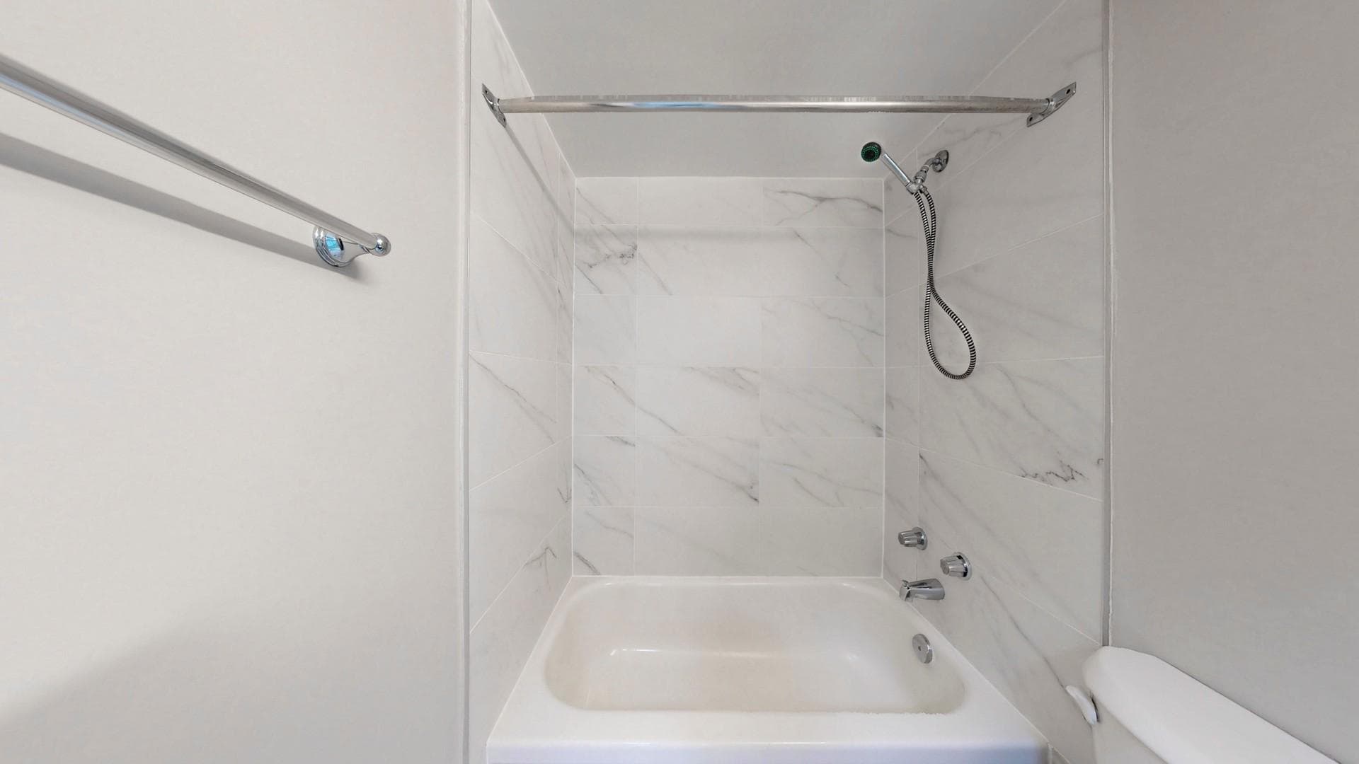 345 Merton Street — Bachelor - Photo 23