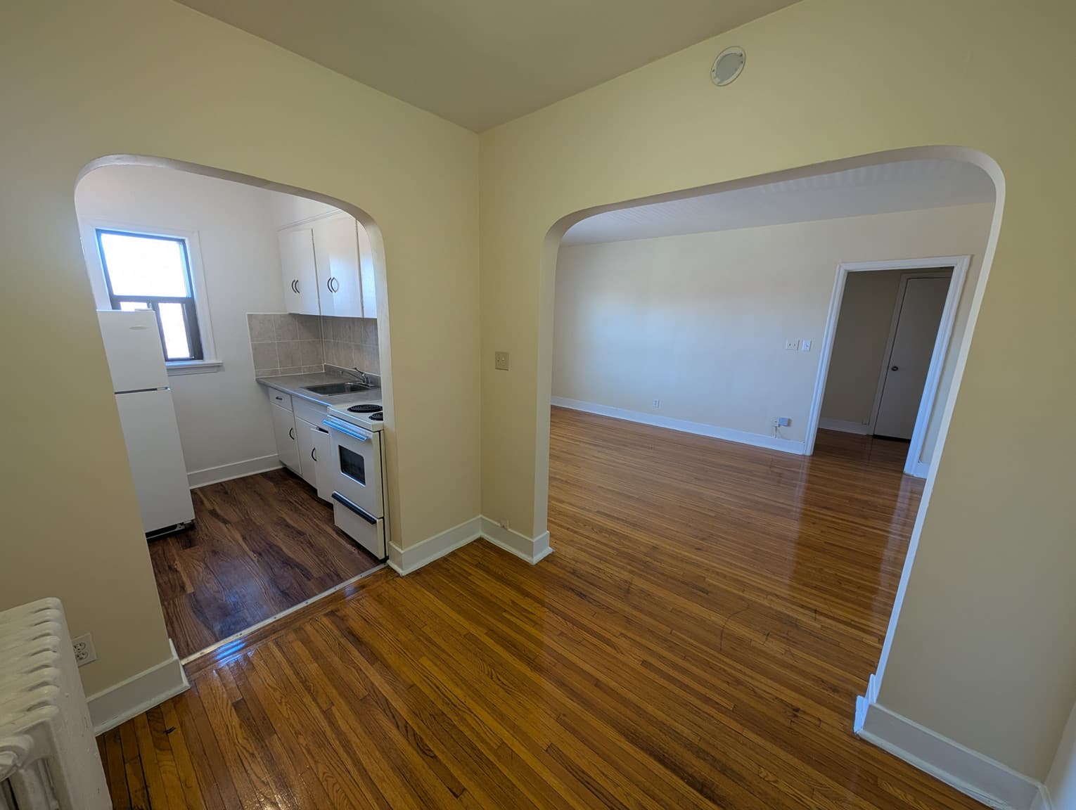 2532 Lake Shore Boulevard West — Bachelor - Photo 4
