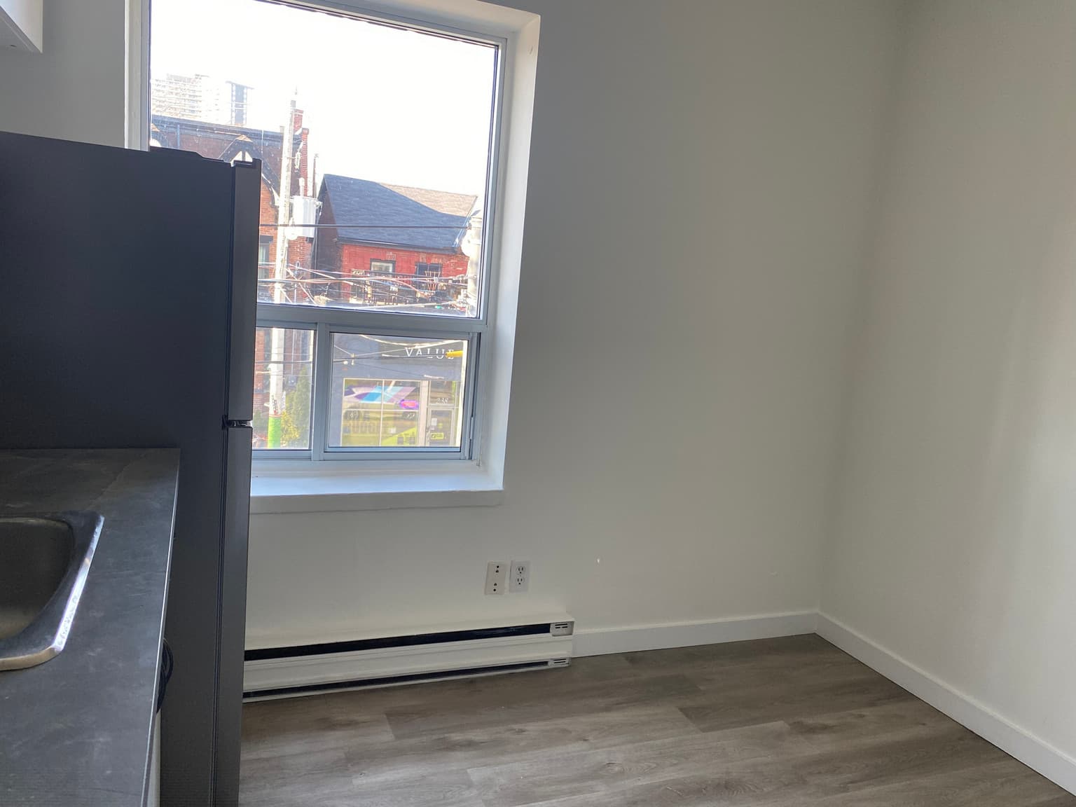 229 Carlton Street — Junior 1 Bedroom - Photo 13