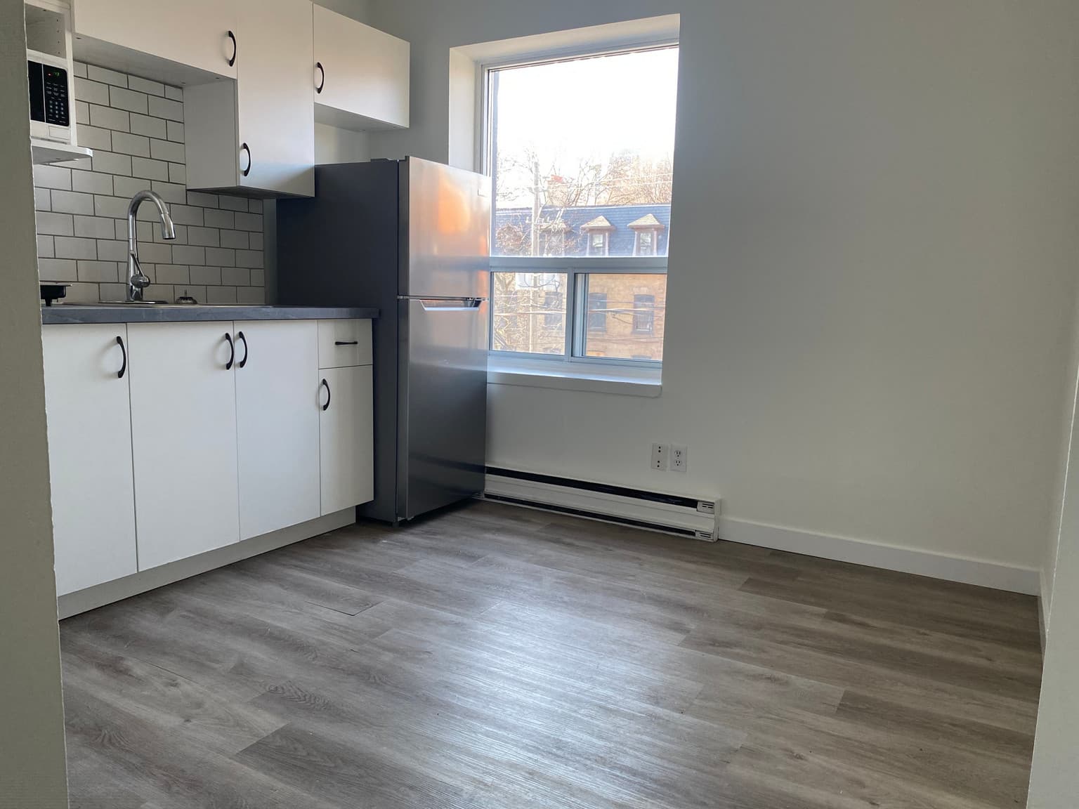229 Carlton Street — Junior 1 Bedroom - Photo 14