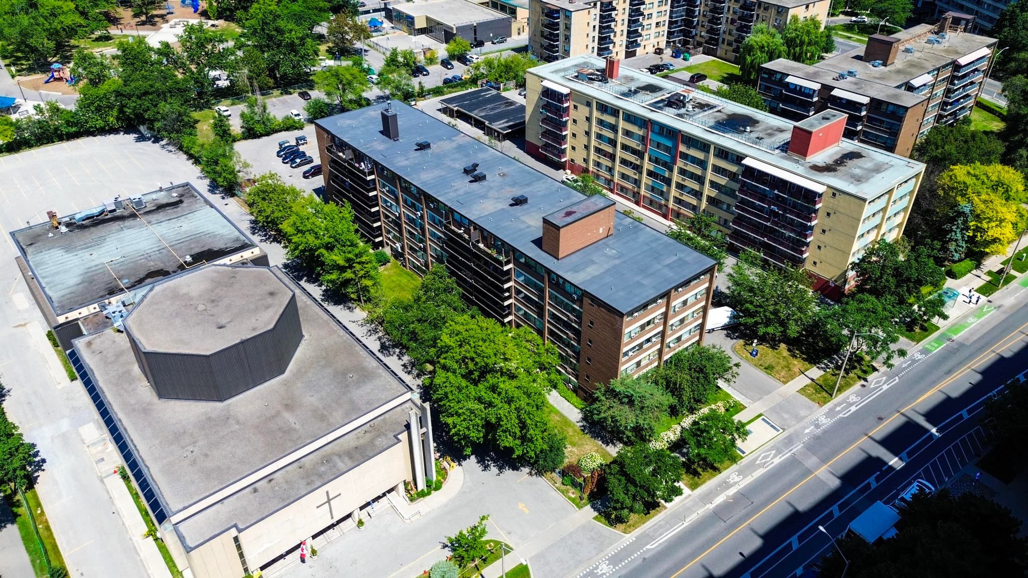 36 Thorncliffe Park Drive - Photo 3