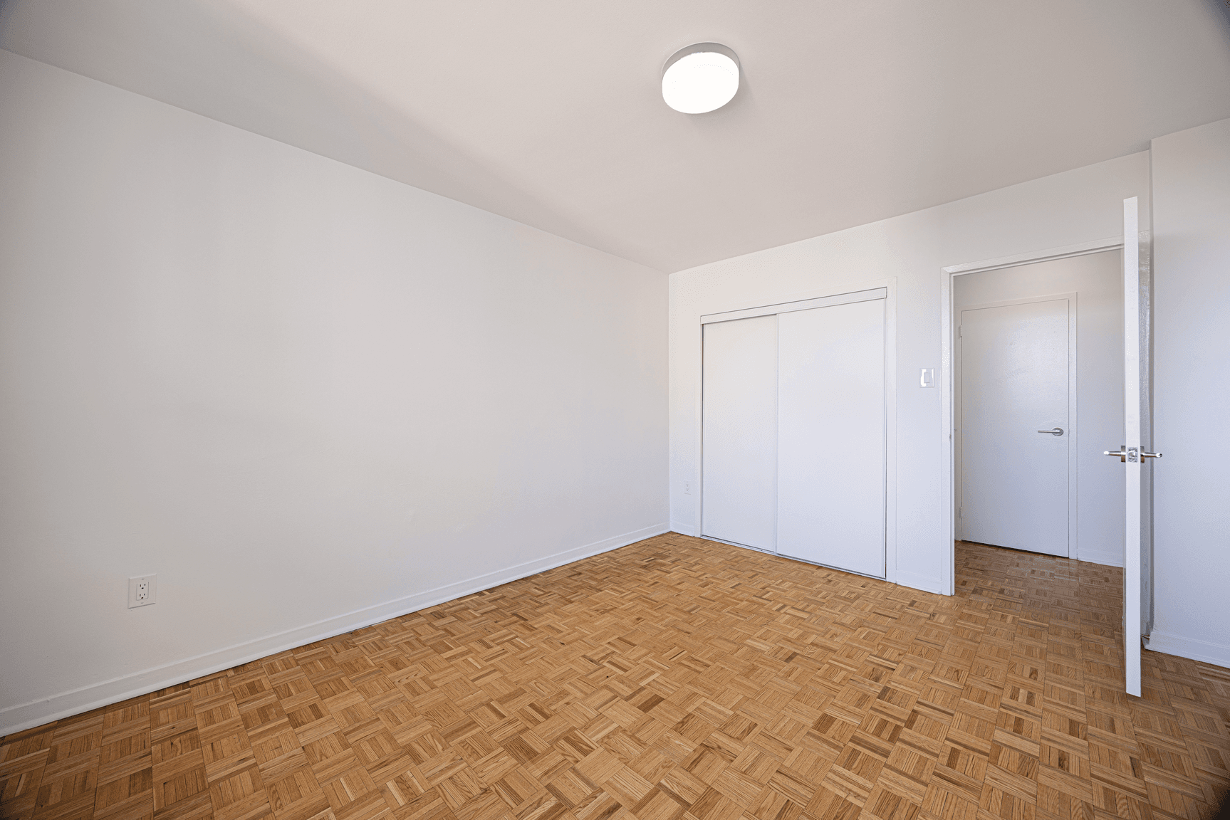 30 Esterbrooke Avenue — 1 Bedroom - Photo 11